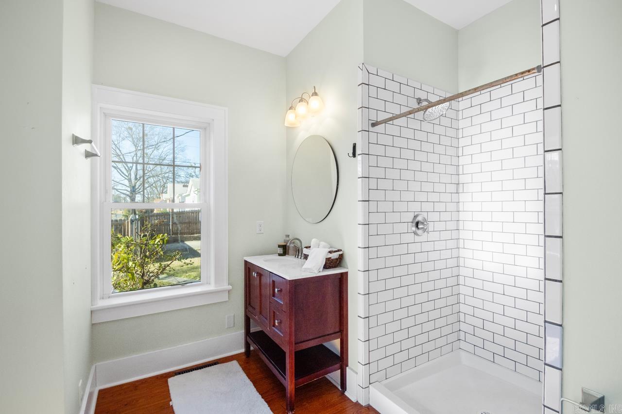 100 Colonial Court Property Photo 4