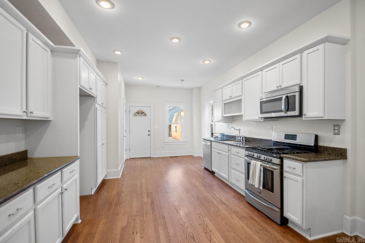100 Colonial Court Property Photo 15