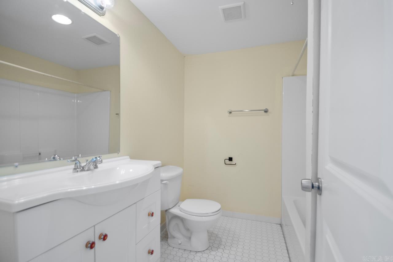 100 Colonial Court Property Photo 22