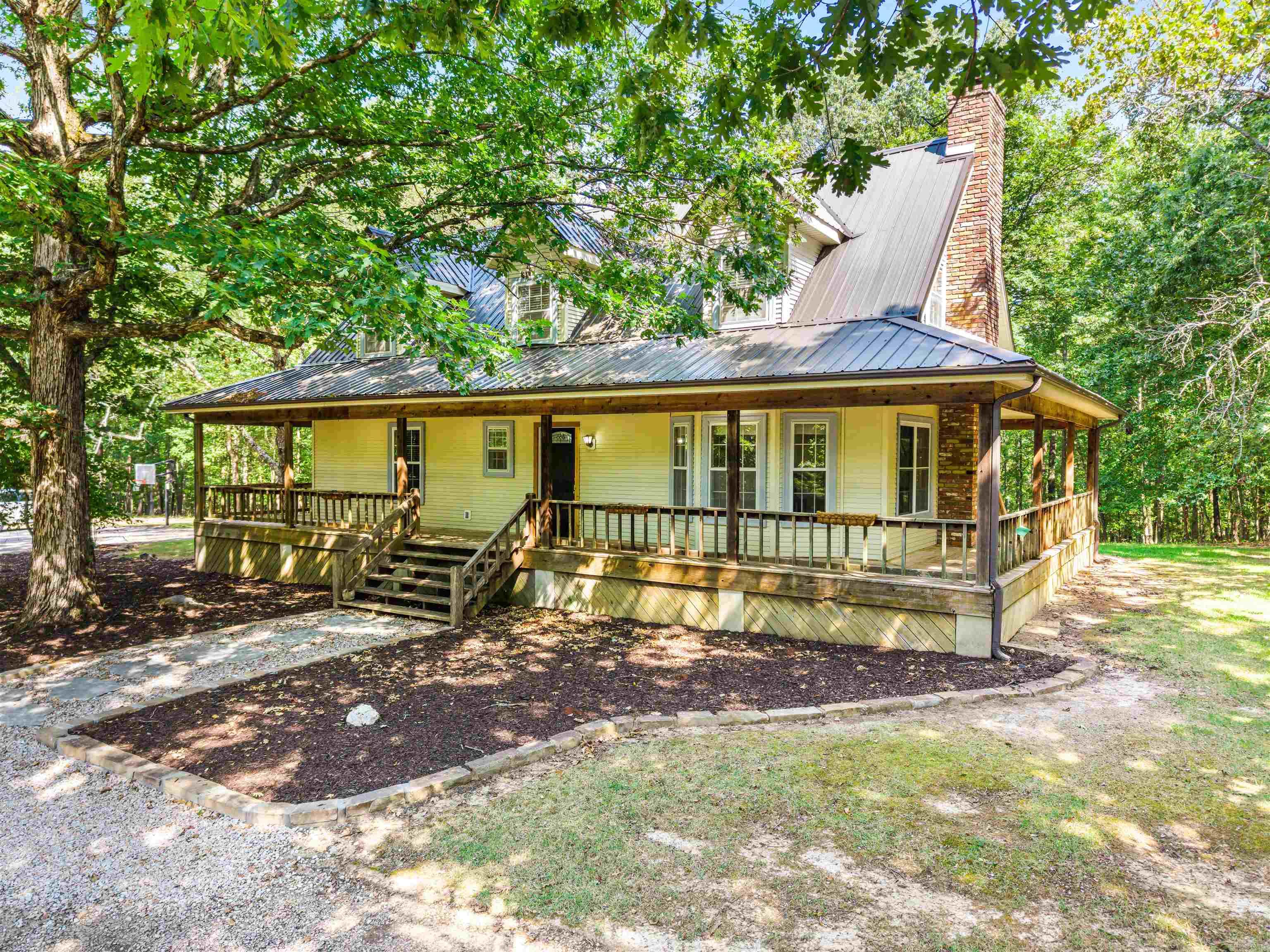 381 E Strawberry Property Photo 2
