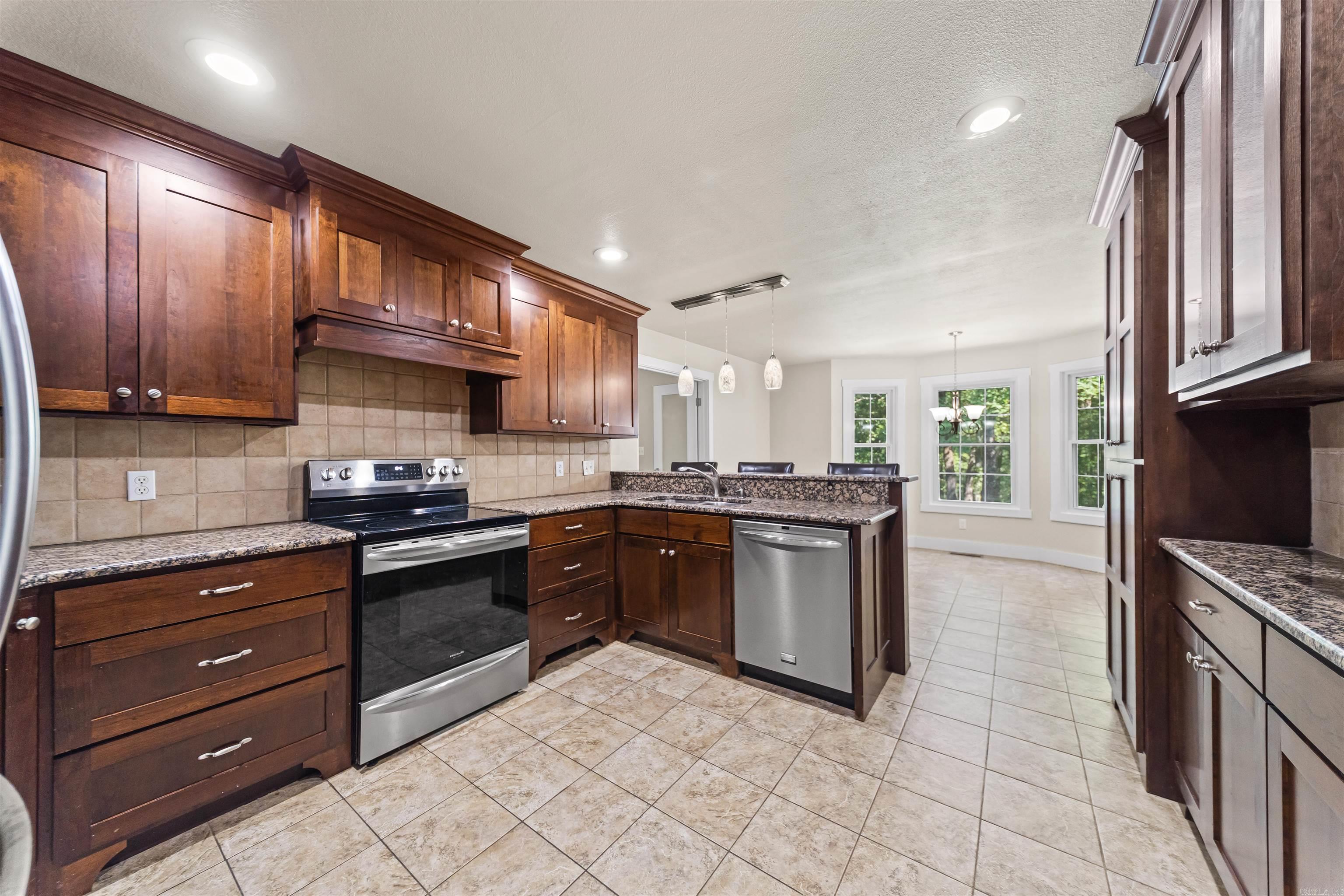 381 E Strawberry Property Photo 7