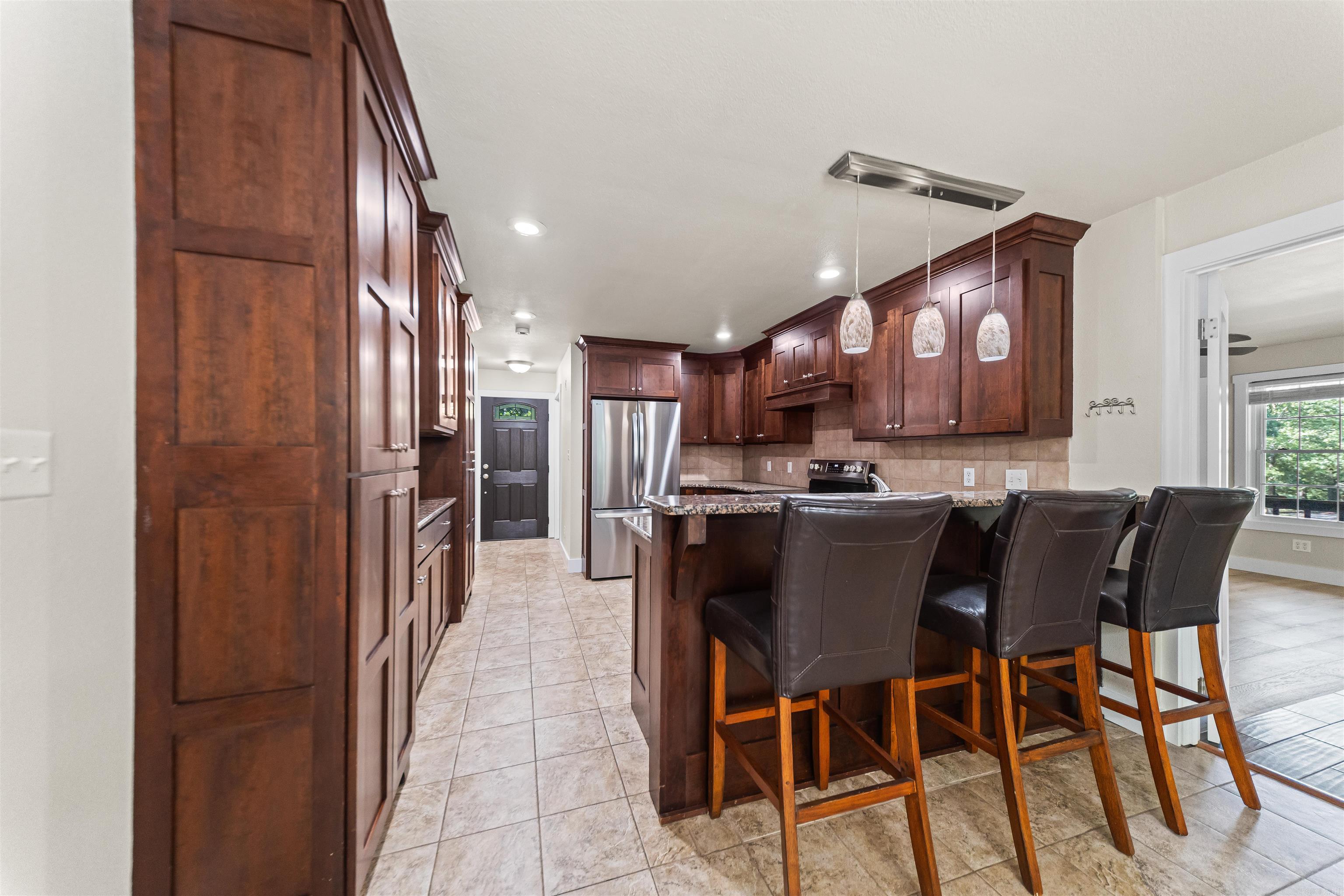 381 E Strawberry Property Photo 9