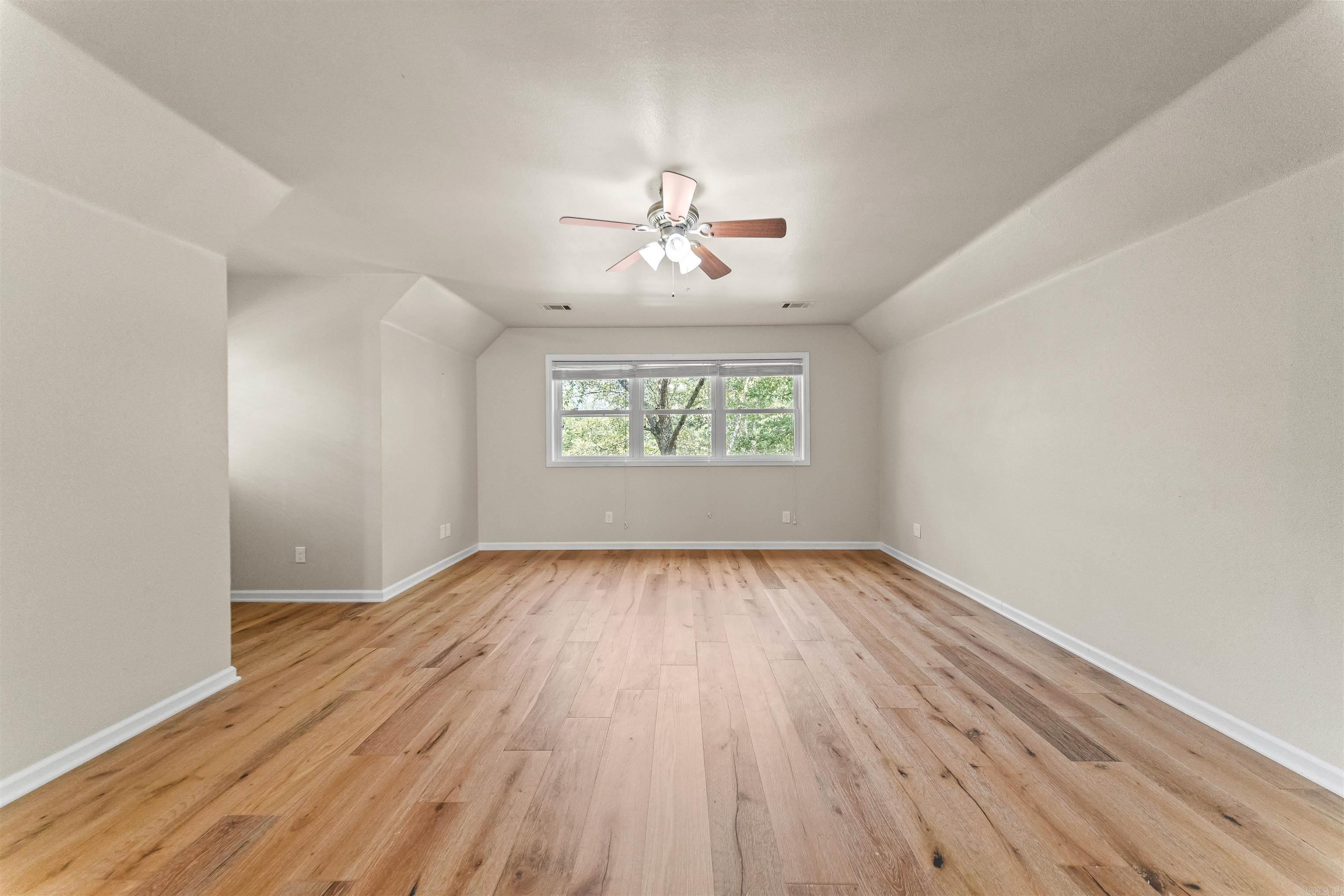 381 E Strawberry Property Photo 13