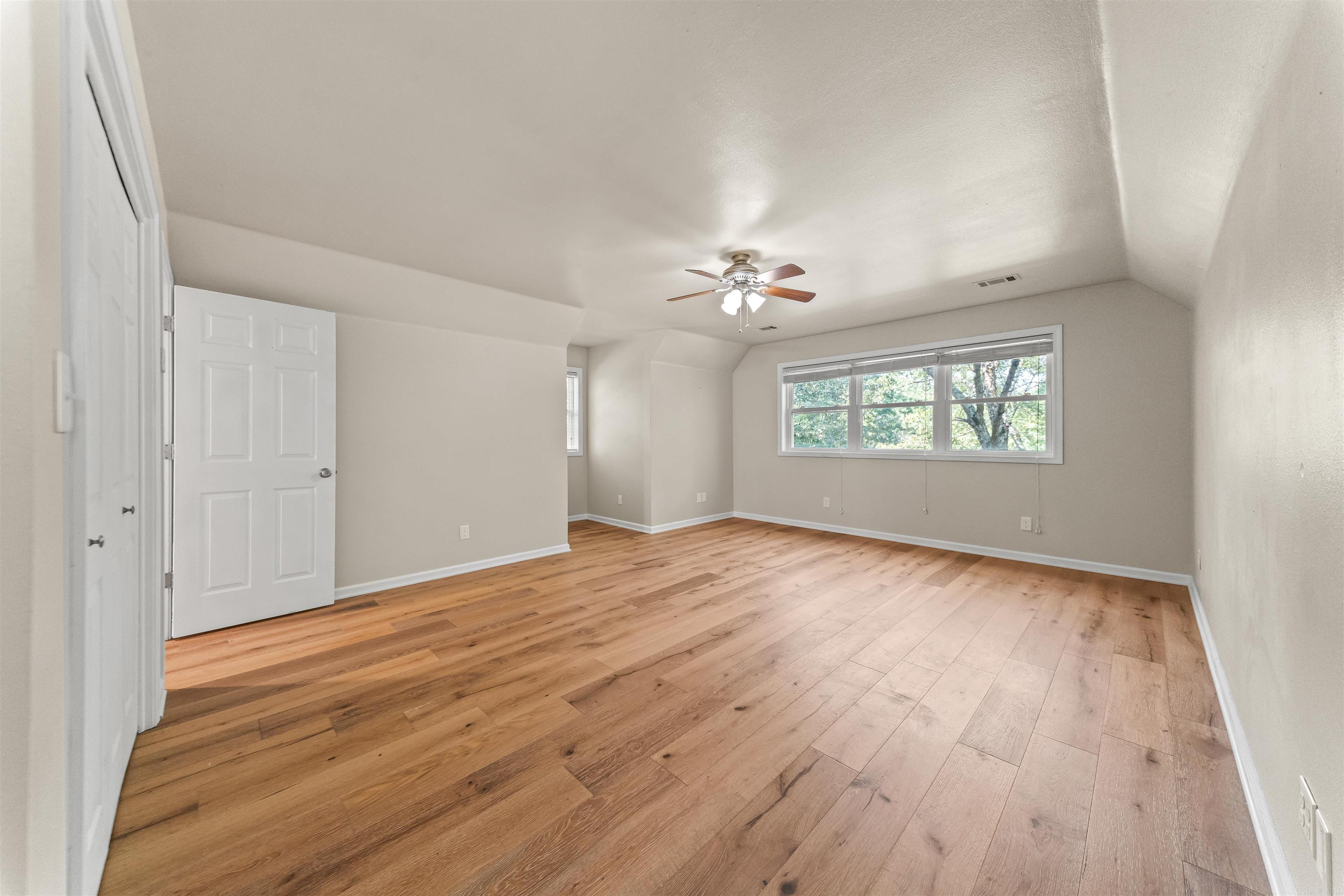 381 E Strawberry Property Photo 14