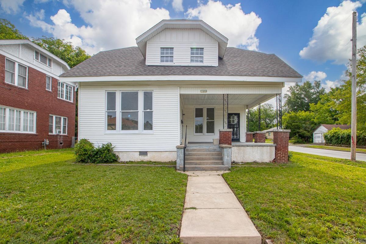 1923 S Izard Property Photo 2