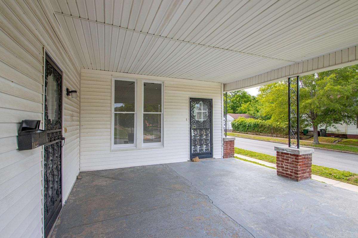 1923 S Izard Property Photo 5