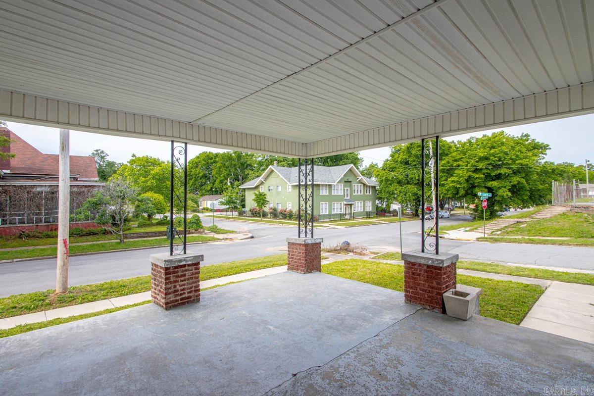 1923 S Izard Property Photo 6