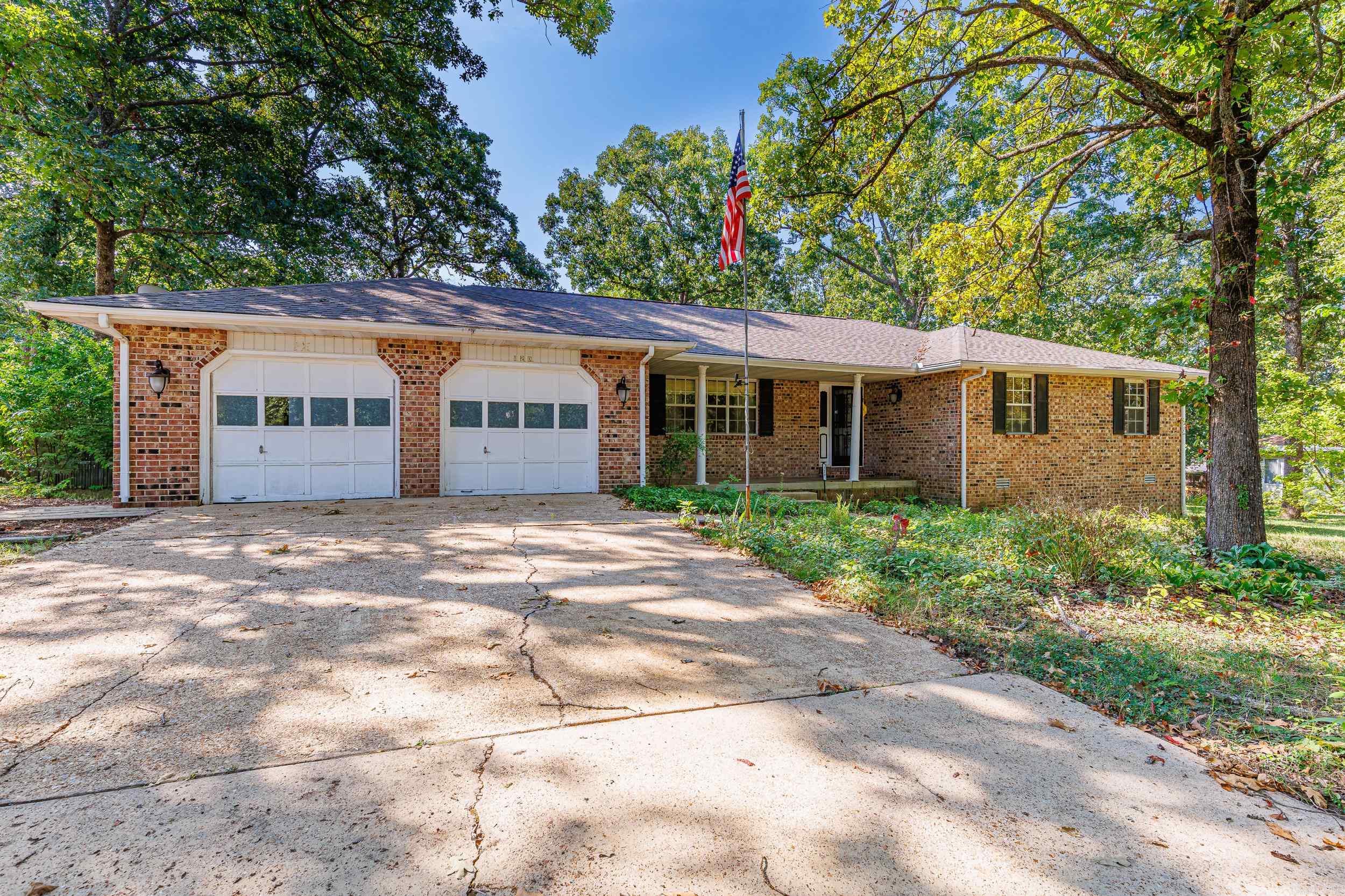 120 Kingsway Circle Property Photo 1