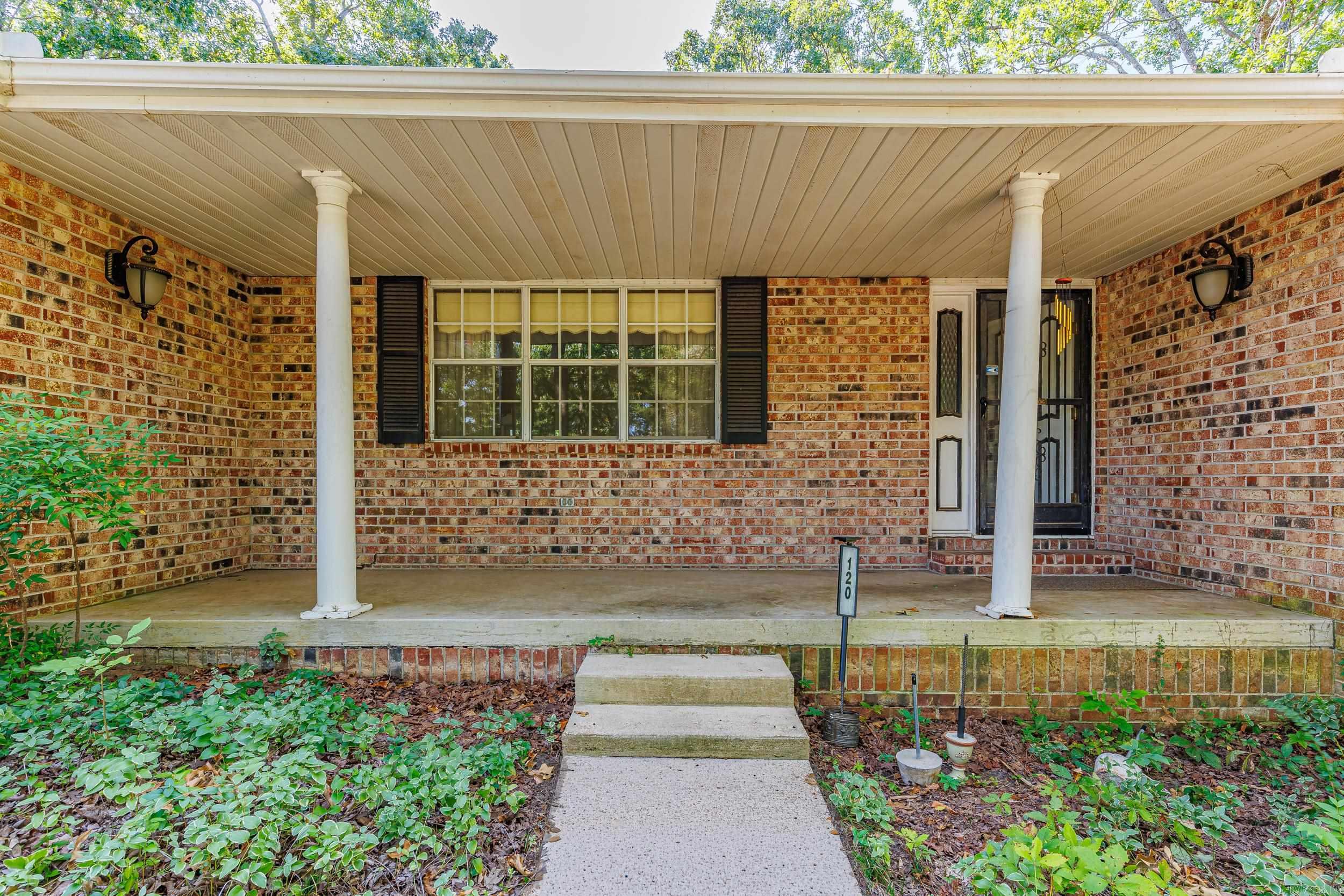 120 Kingsway Circle Property Photo 3