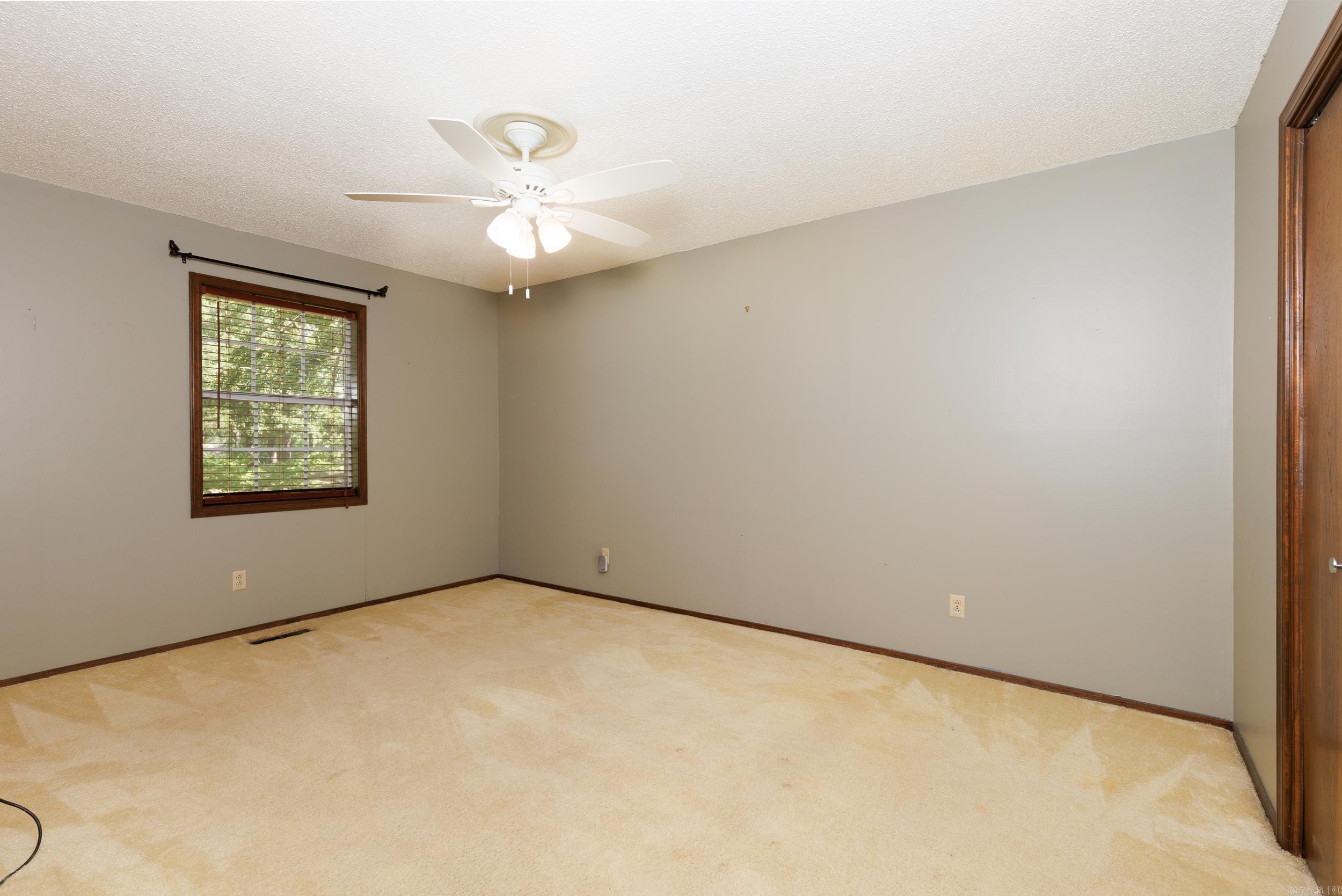 120 Kingsway Circle Property Photo 42
