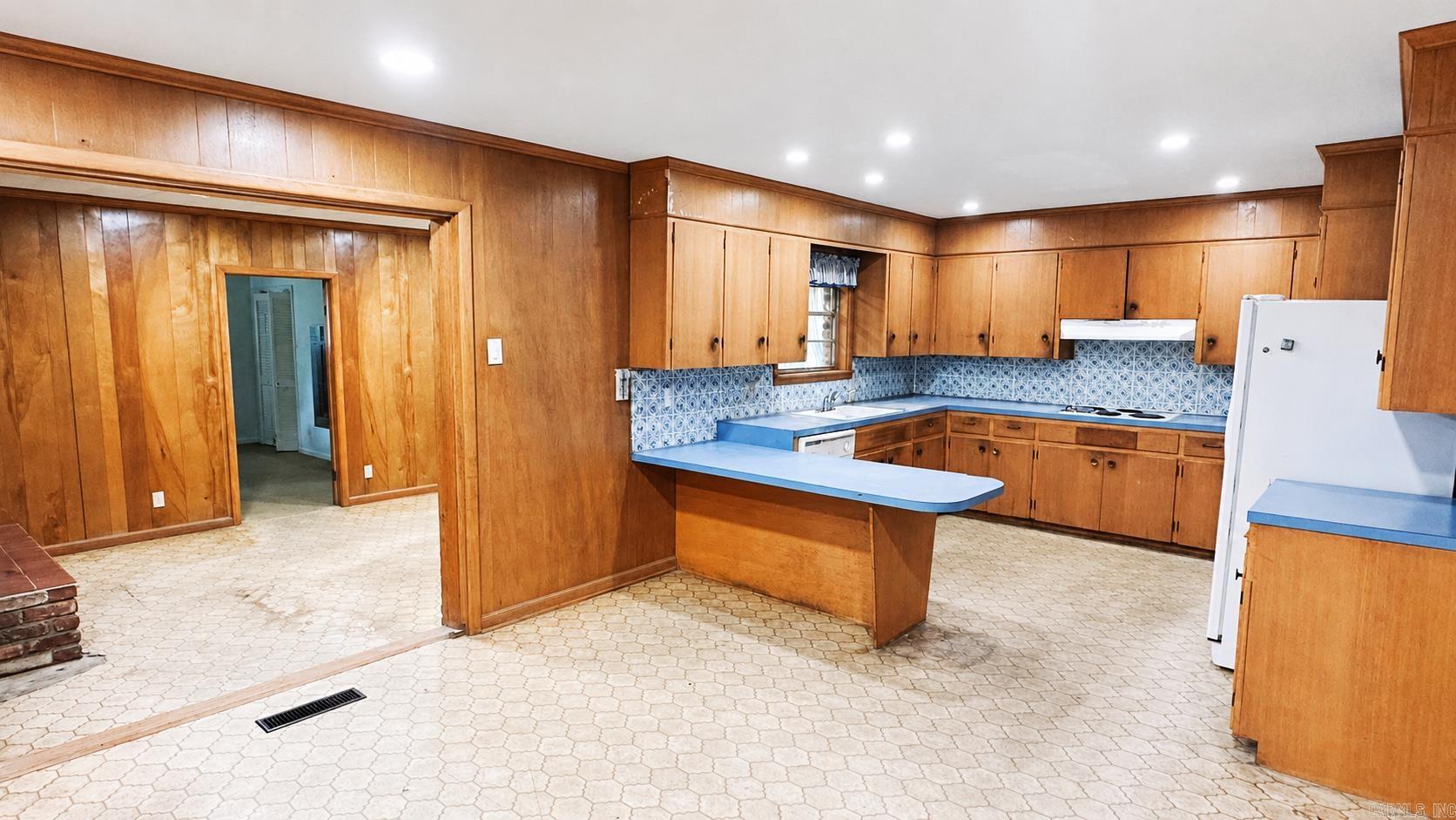 4520 Greenway Drive Property Photo 8