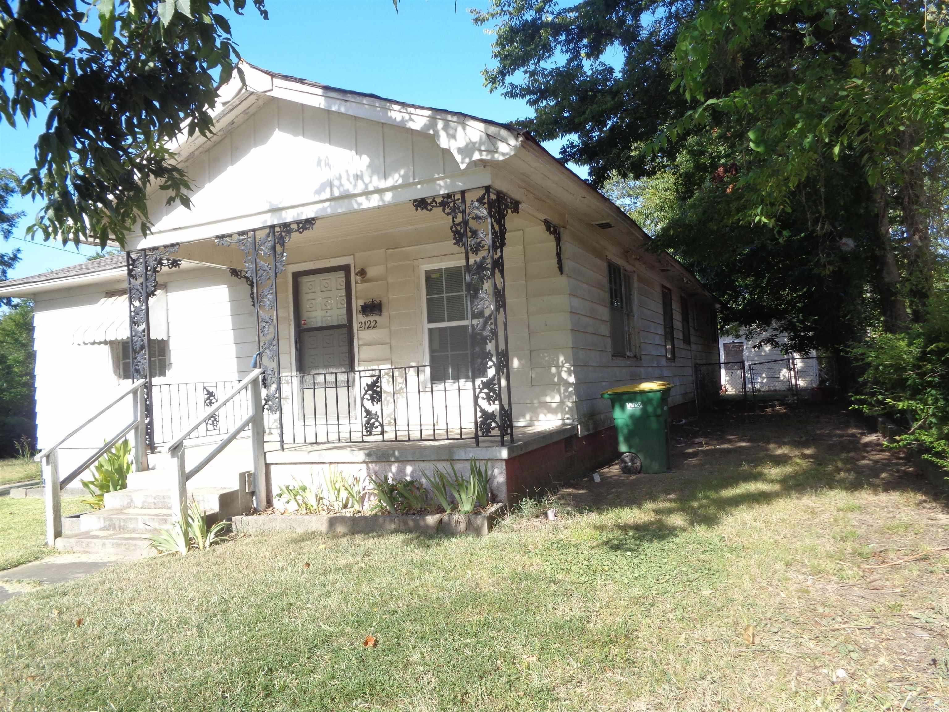 2122 S Maple Street Property Photo 2