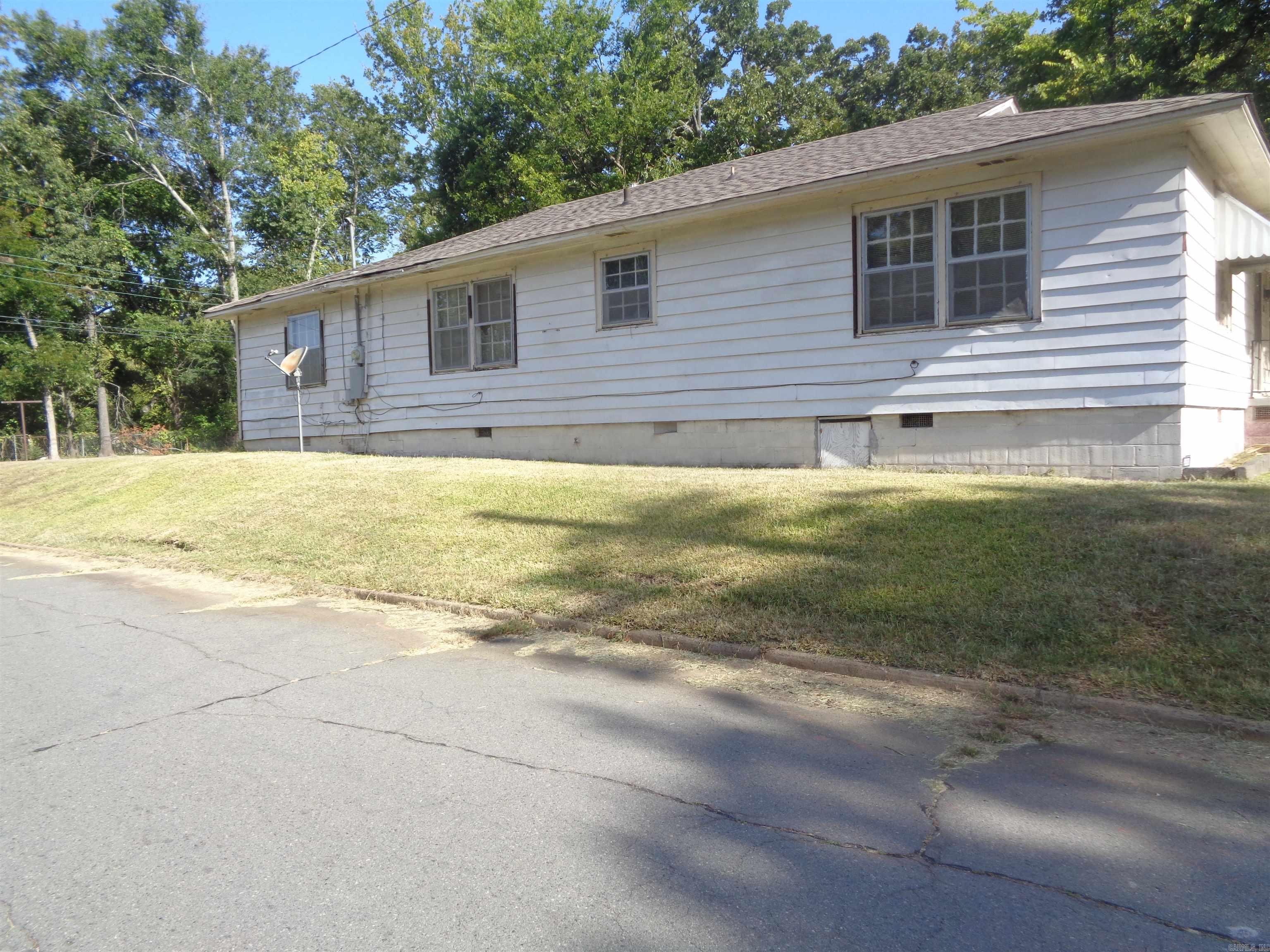 2122 S Maple Street Property Photo 5