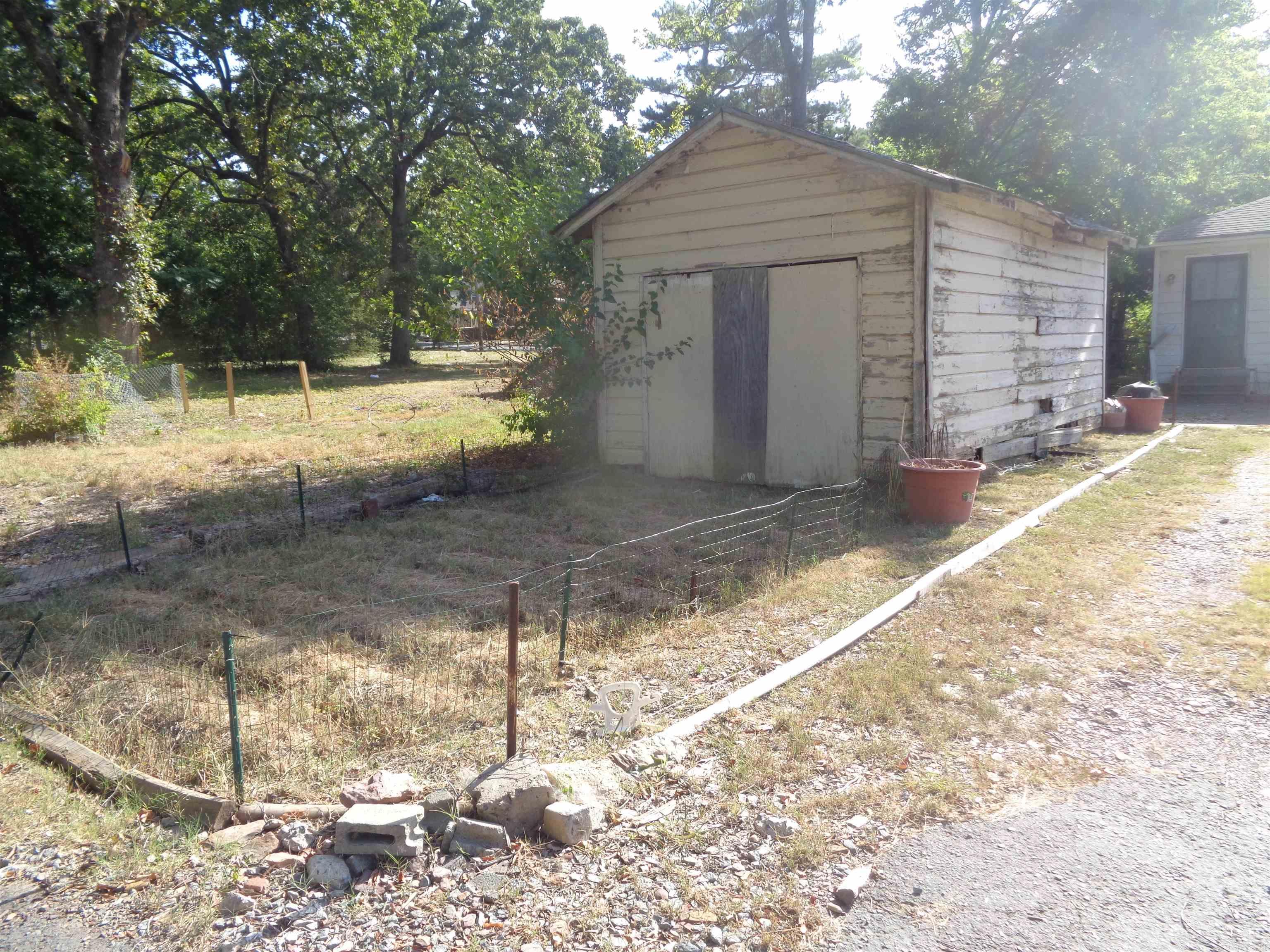 2122 S Maple Street Property Photo 8
