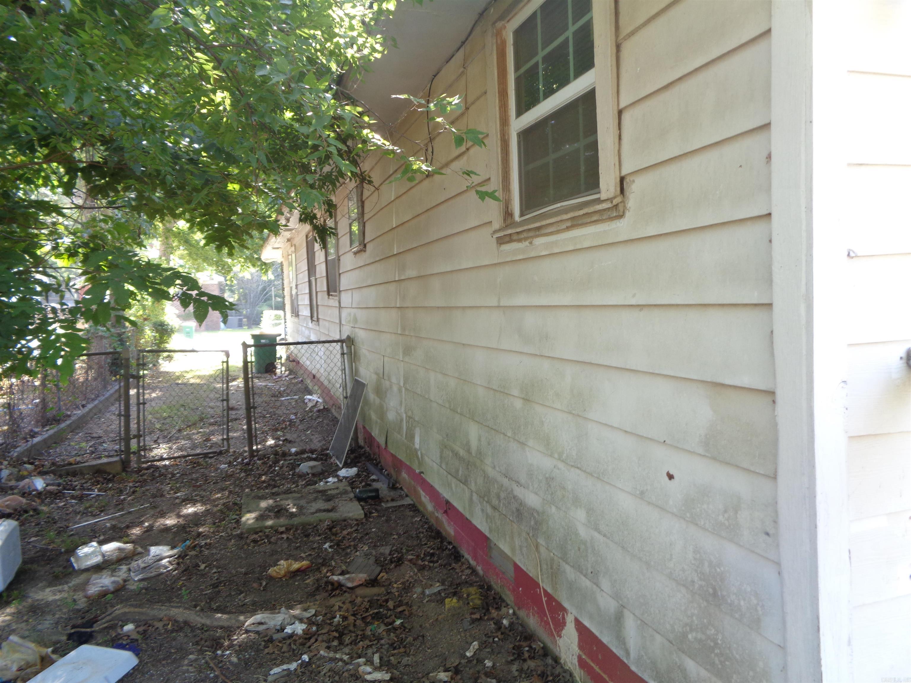 2122 S Maple Street Property Photo 10