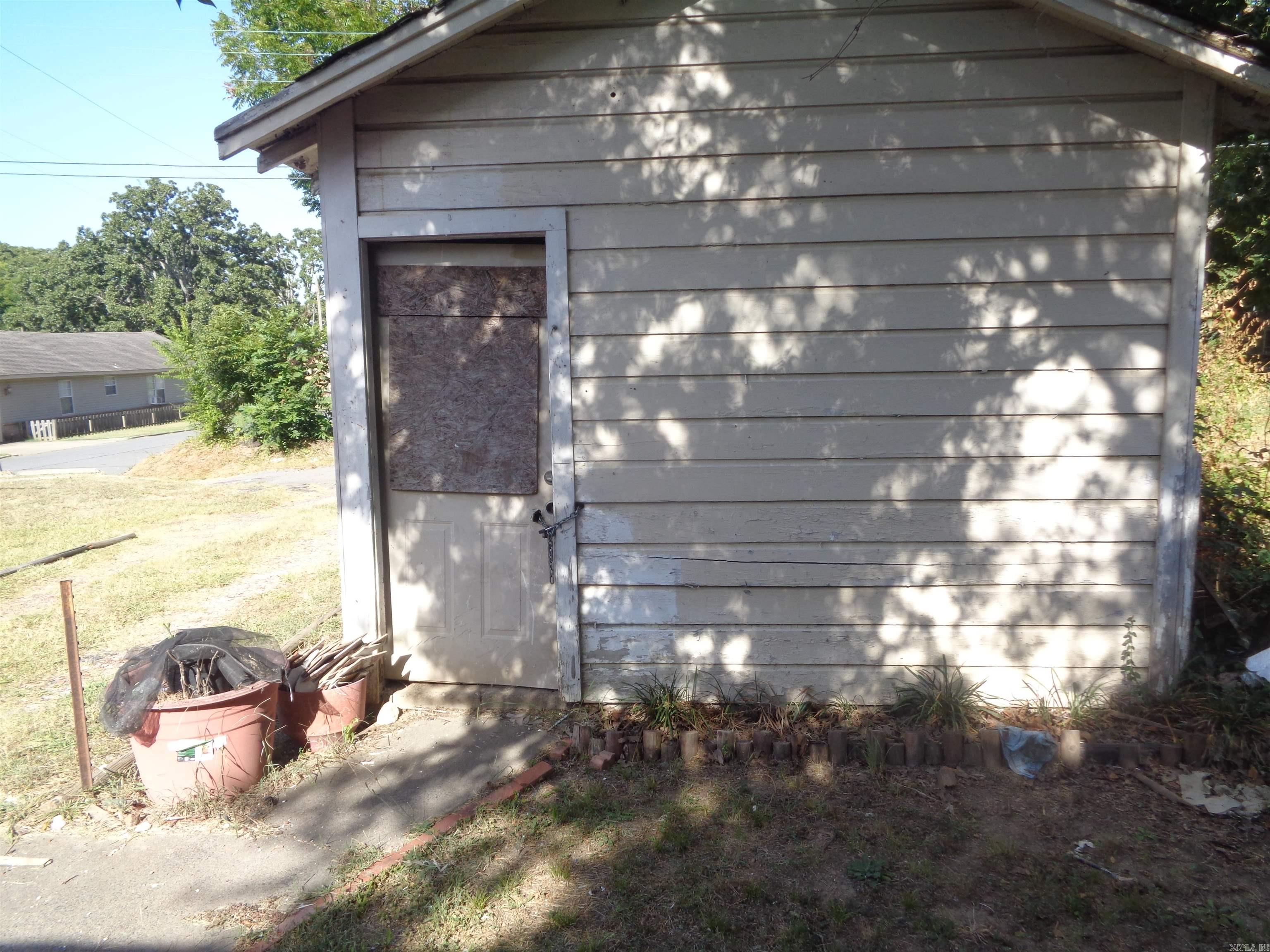 2122 S Maple Street Property Photo 11