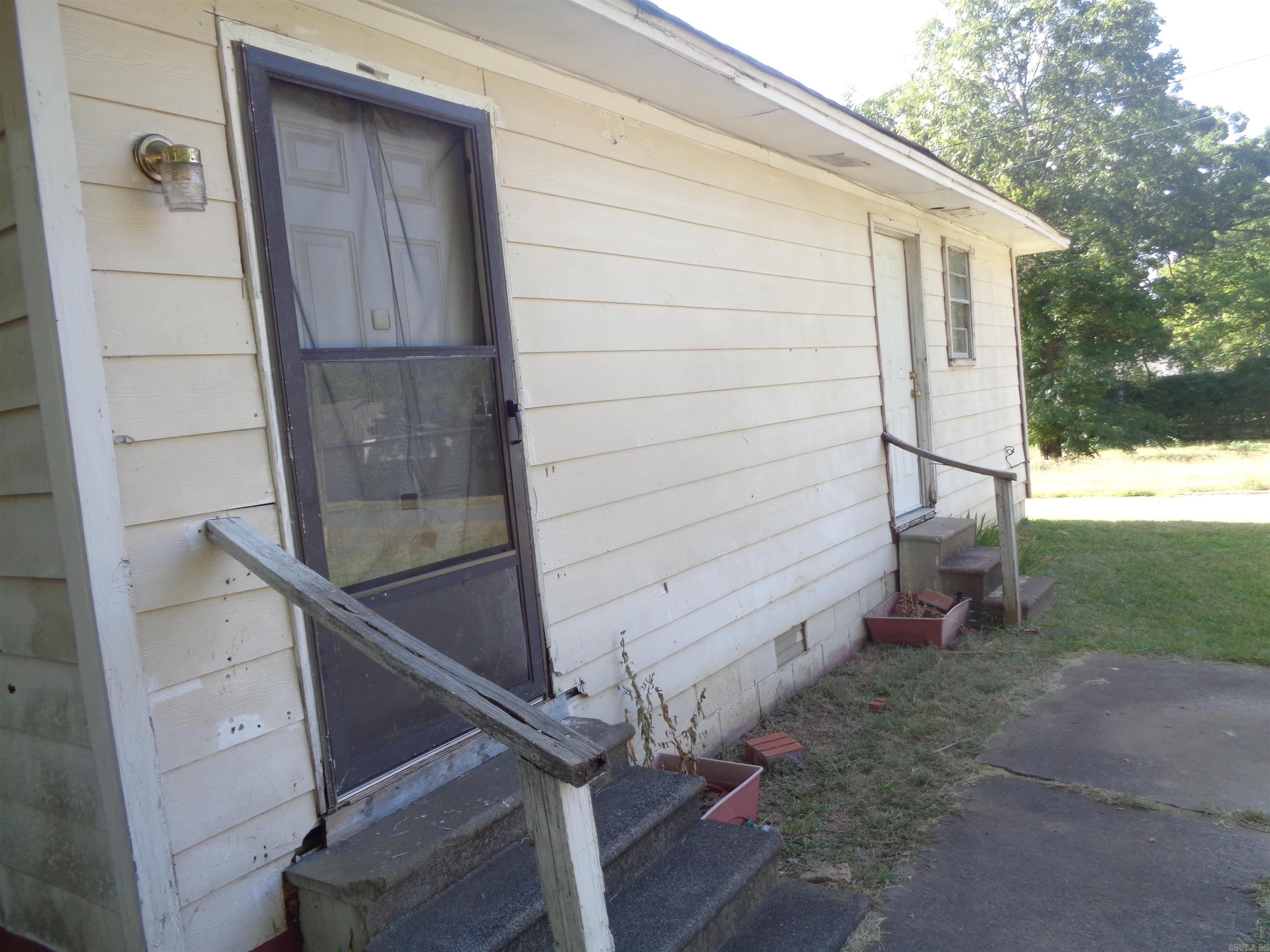2122 S Maple Street Property Photo 12