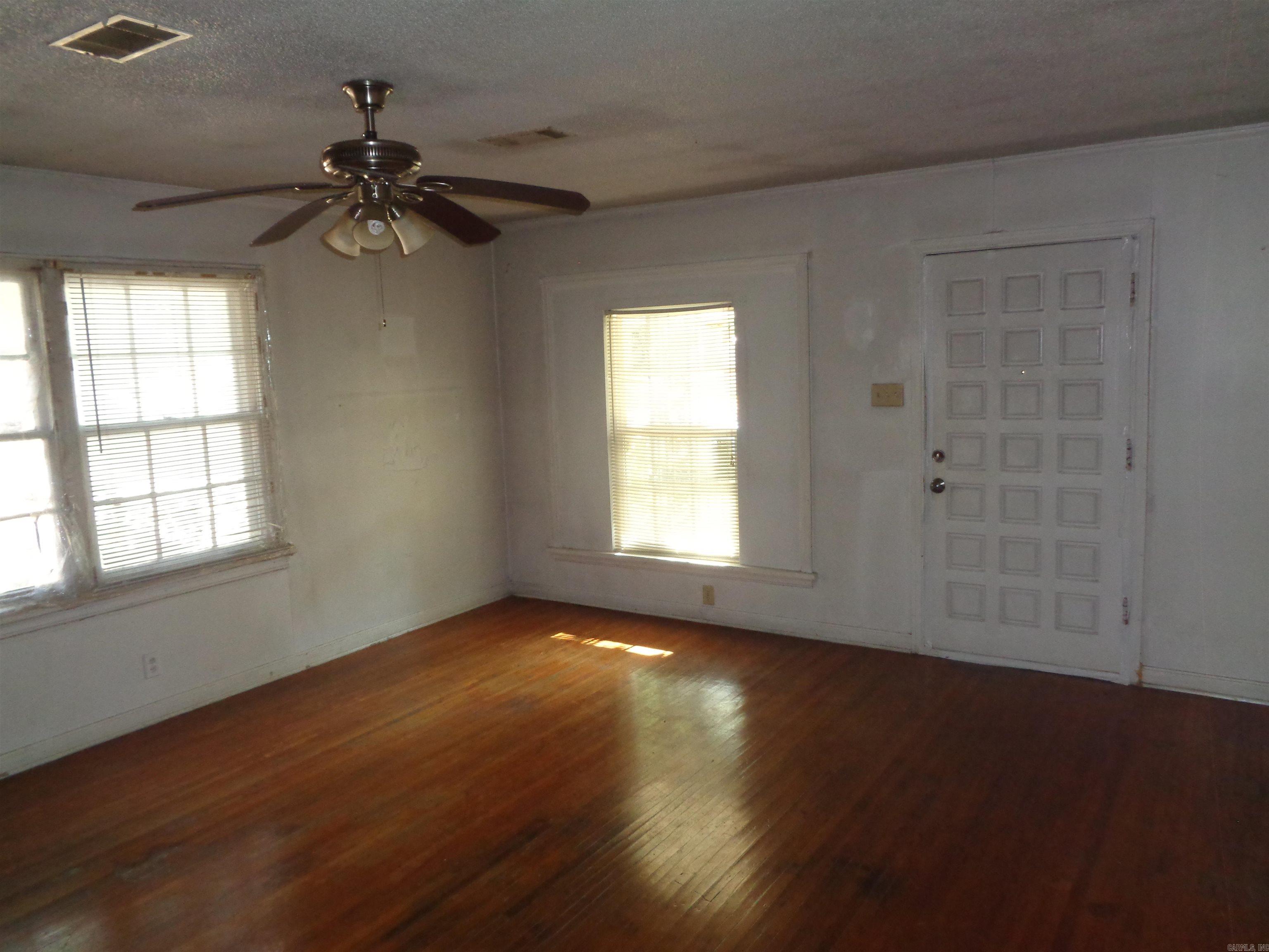 2122 S Maple Street Property Photo 13