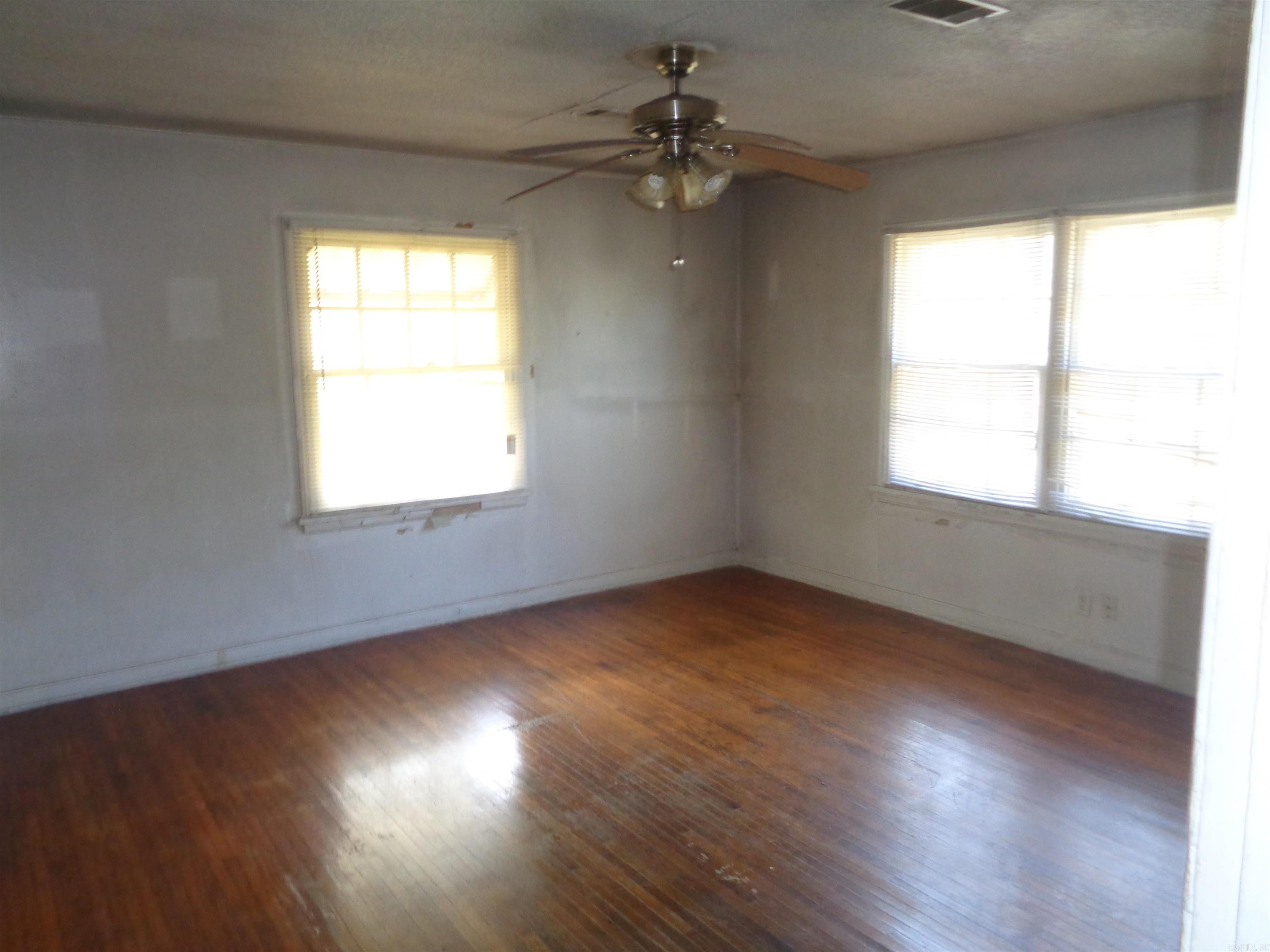 2122 S Maple Street Property Photo 15