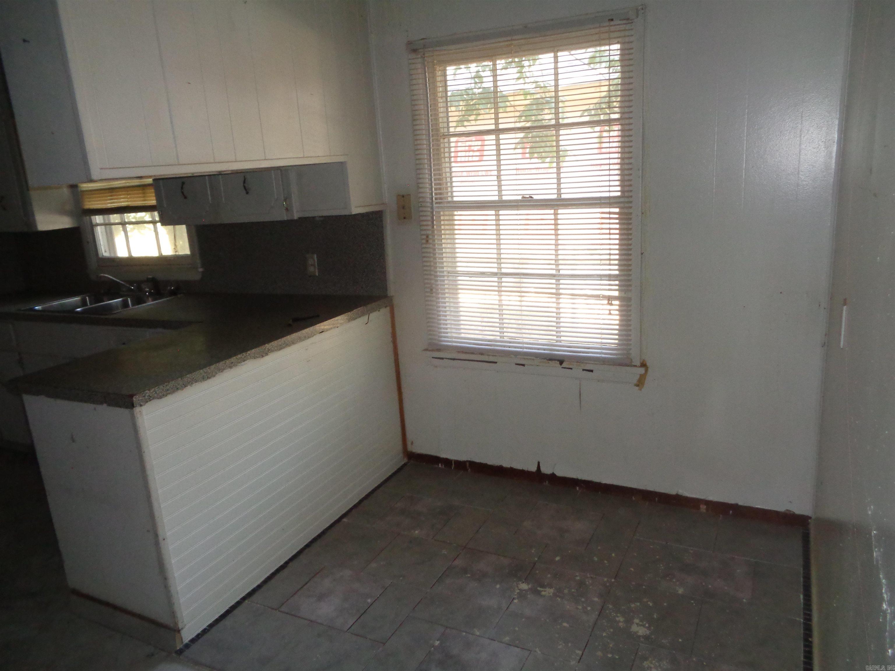 2122 S Maple Street Property Photo 18