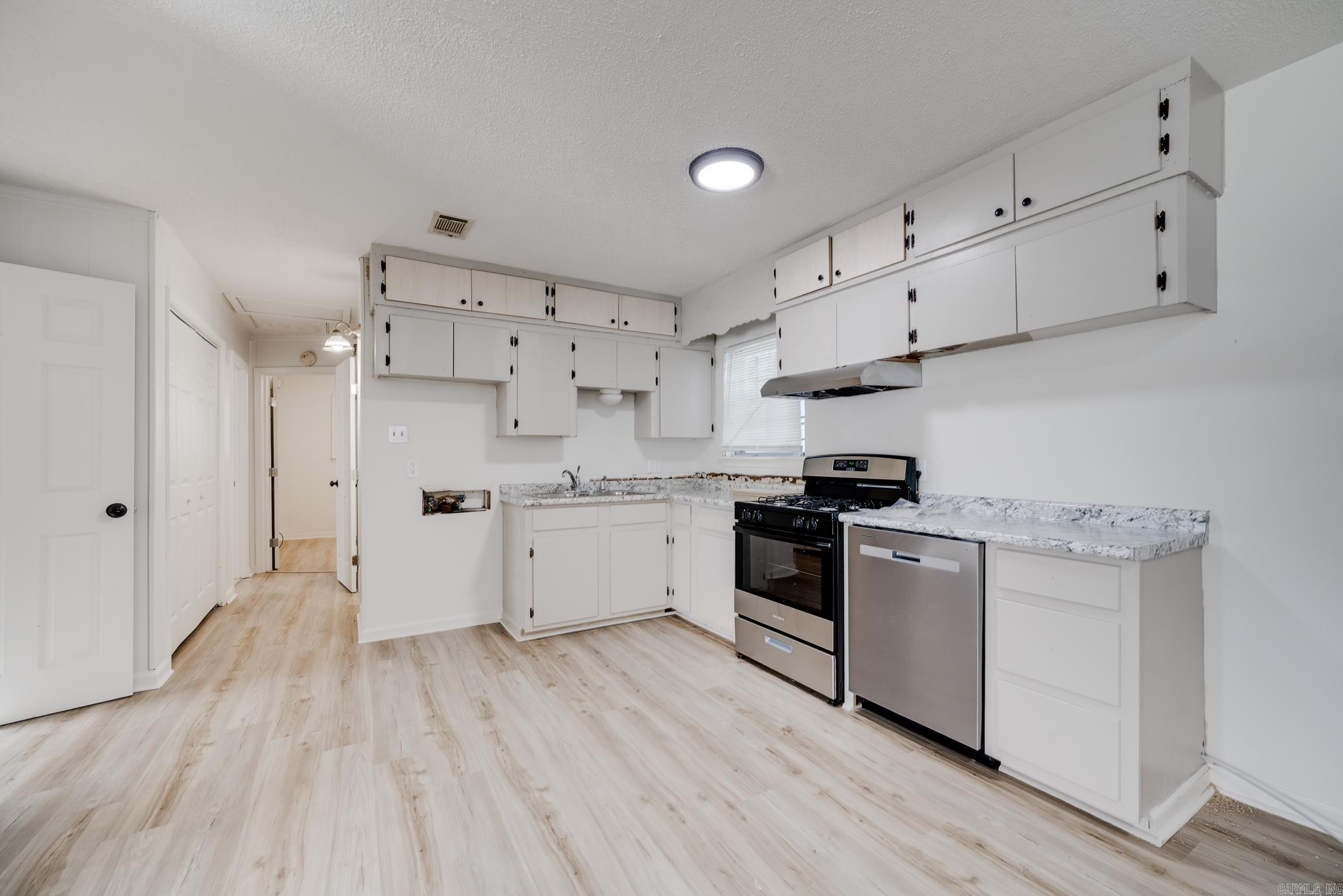 2104 Edmonds Street Property Photo 8