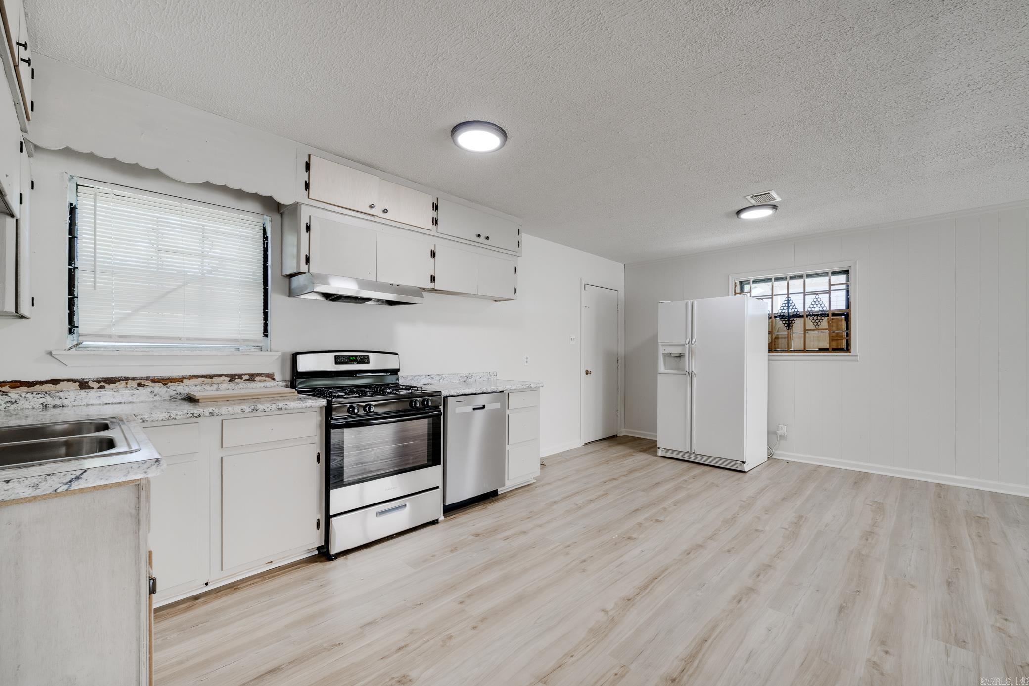 2104 Edmonds Street Property Photo 10