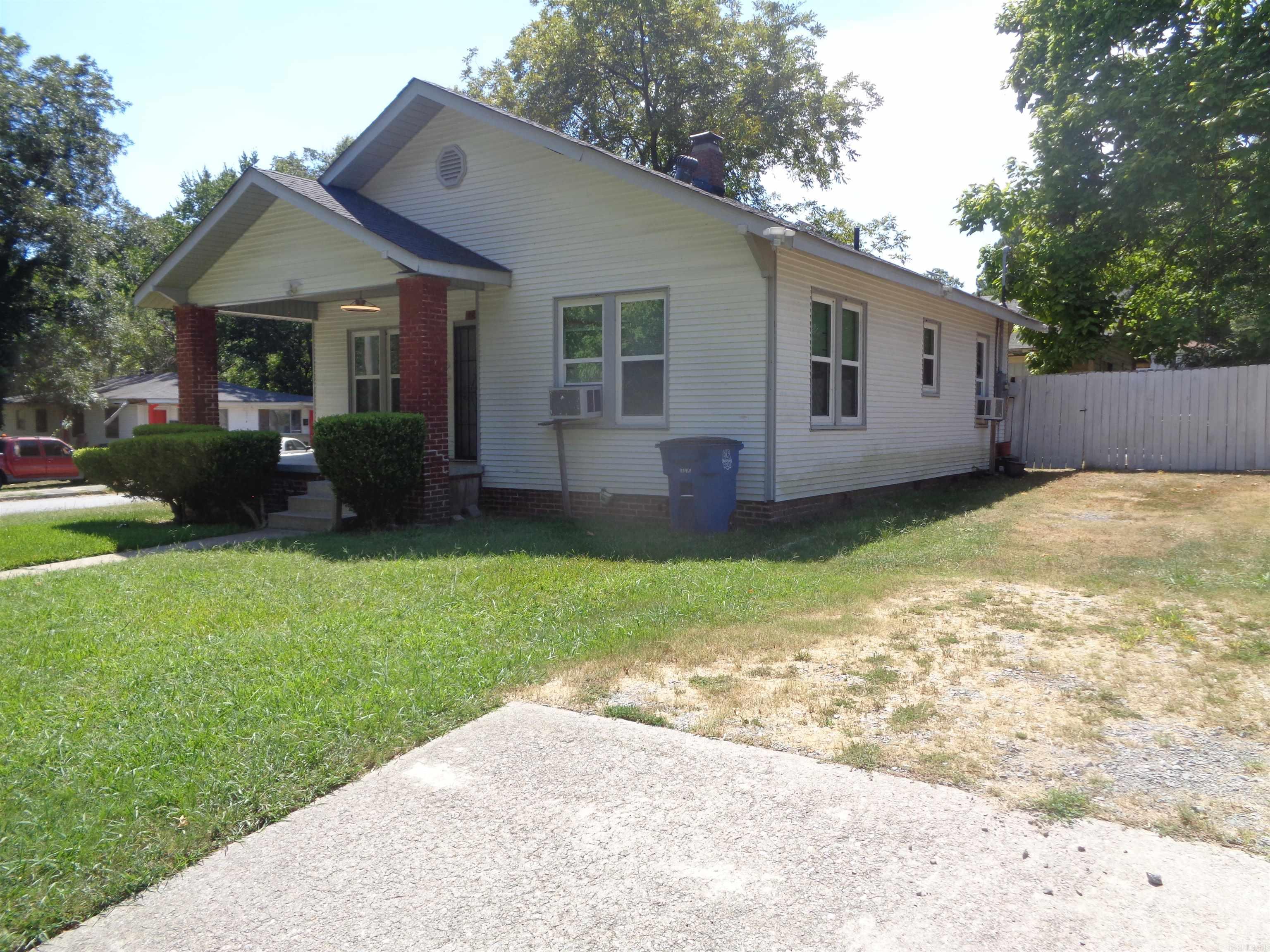 1201 Division Street Property Photo 3