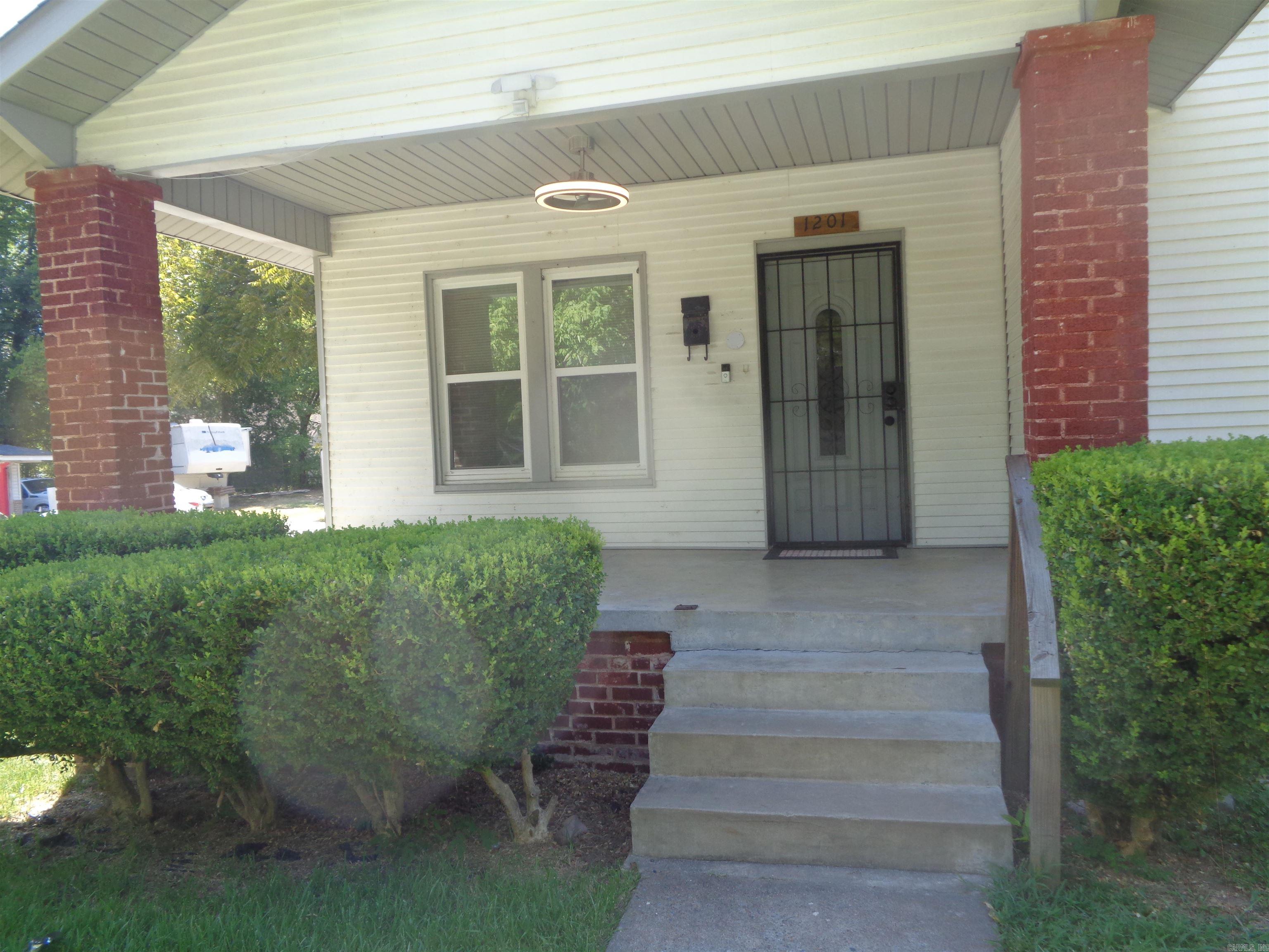 1201 Division Street Property Photo 4
