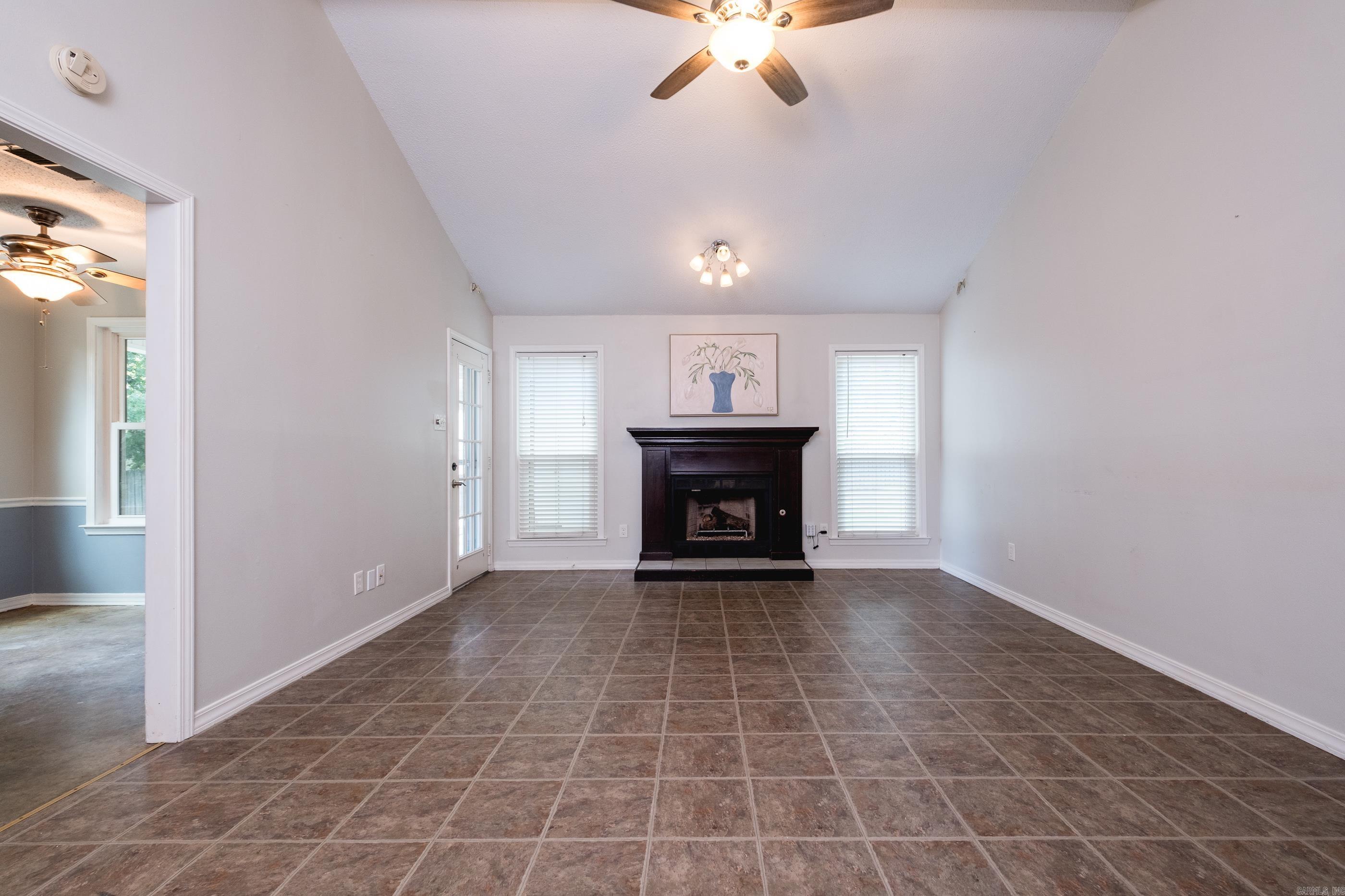 26 Wagon Wheel Ct Property Photo 8
