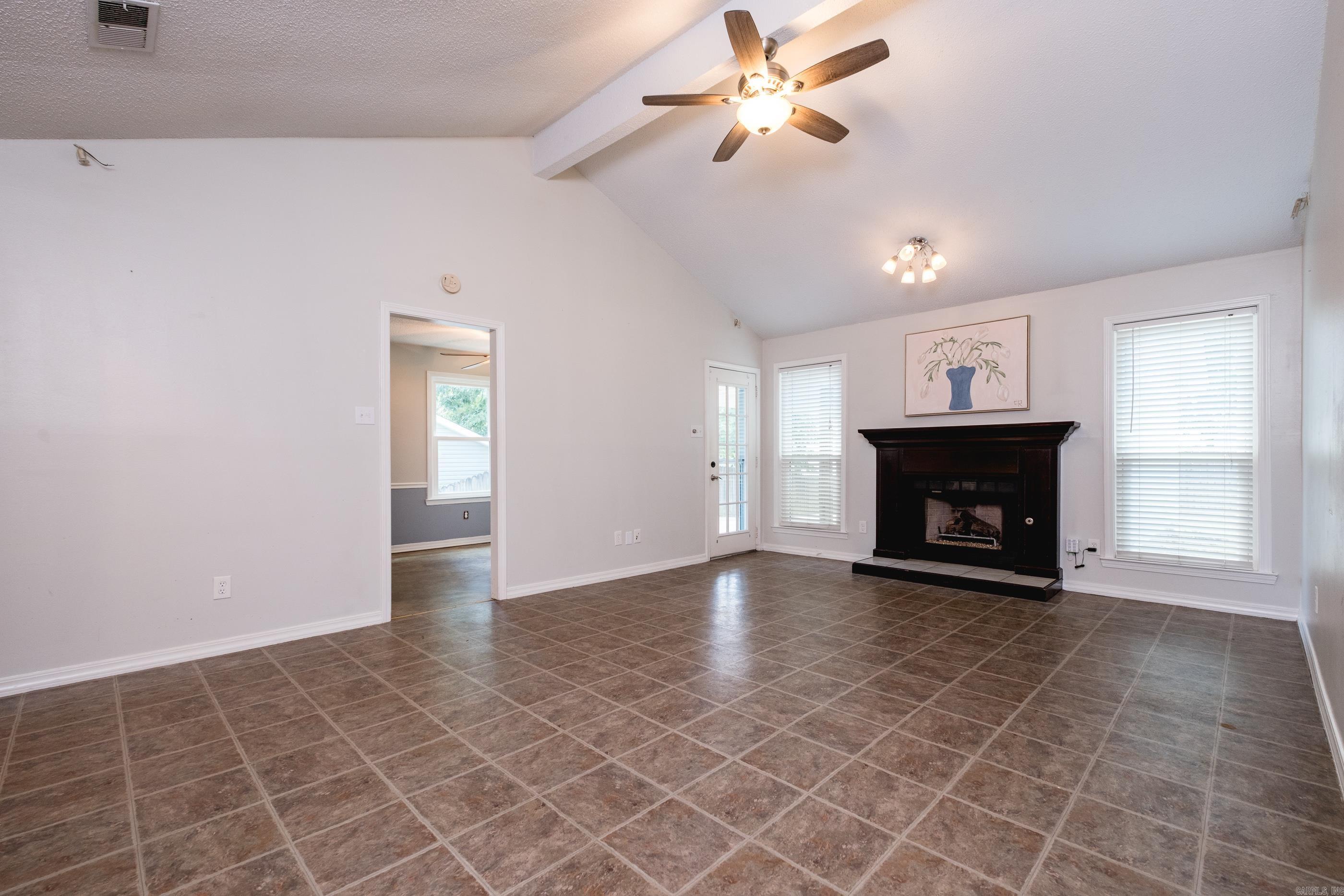 26 Wagon Wheel Ct Property Photo 9