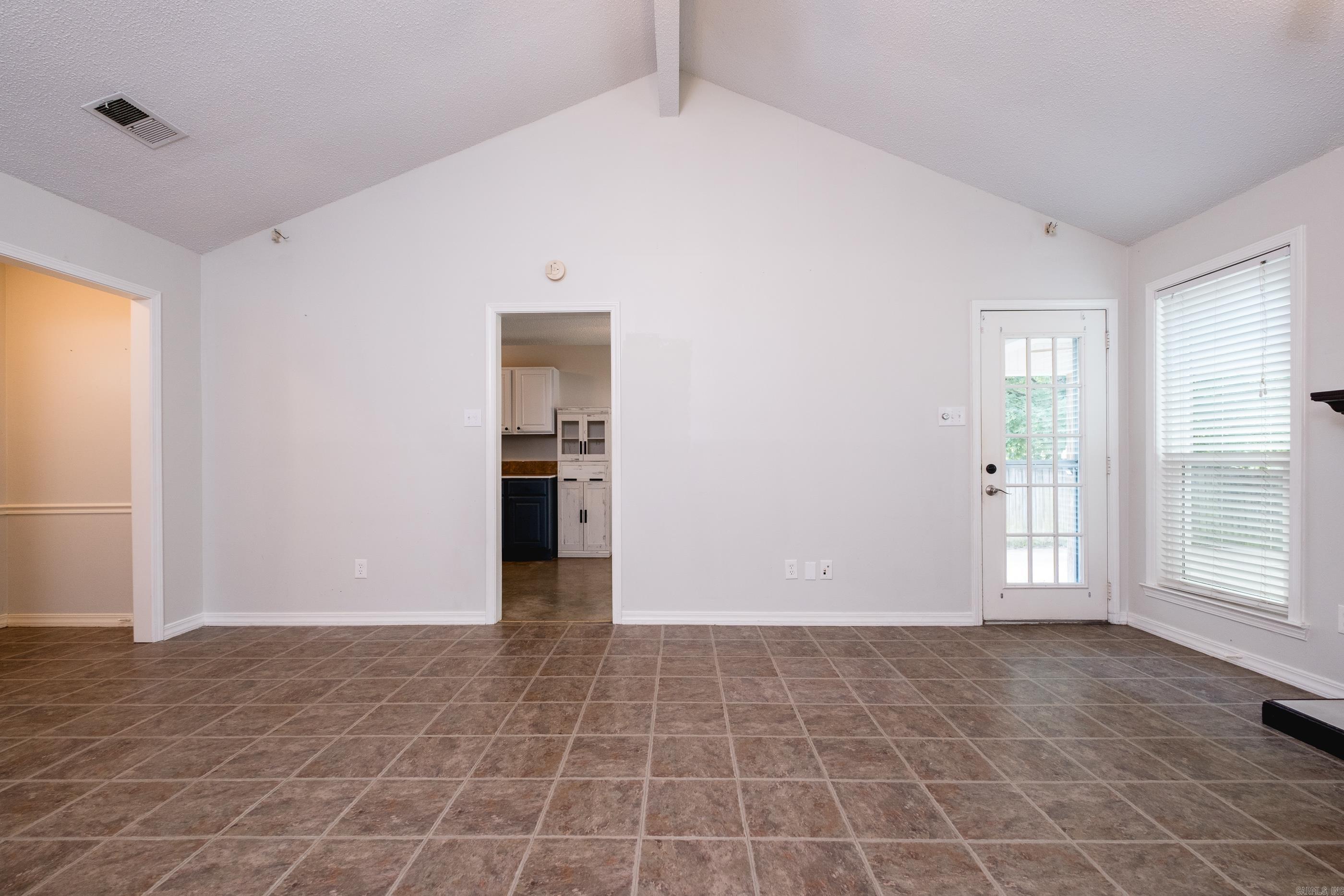 26 Wagon Wheel Ct Property Photo 12