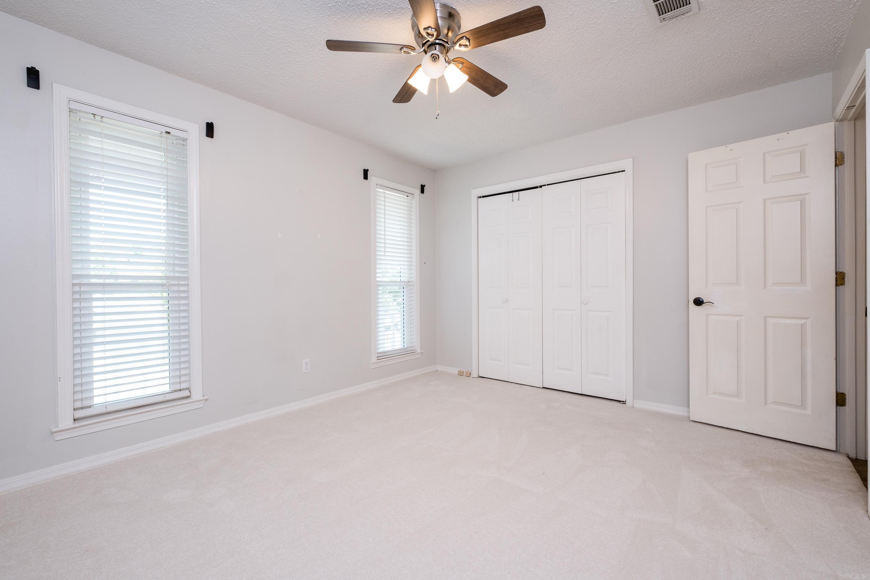 26 Wagon Wheel Ct Property Photo 32