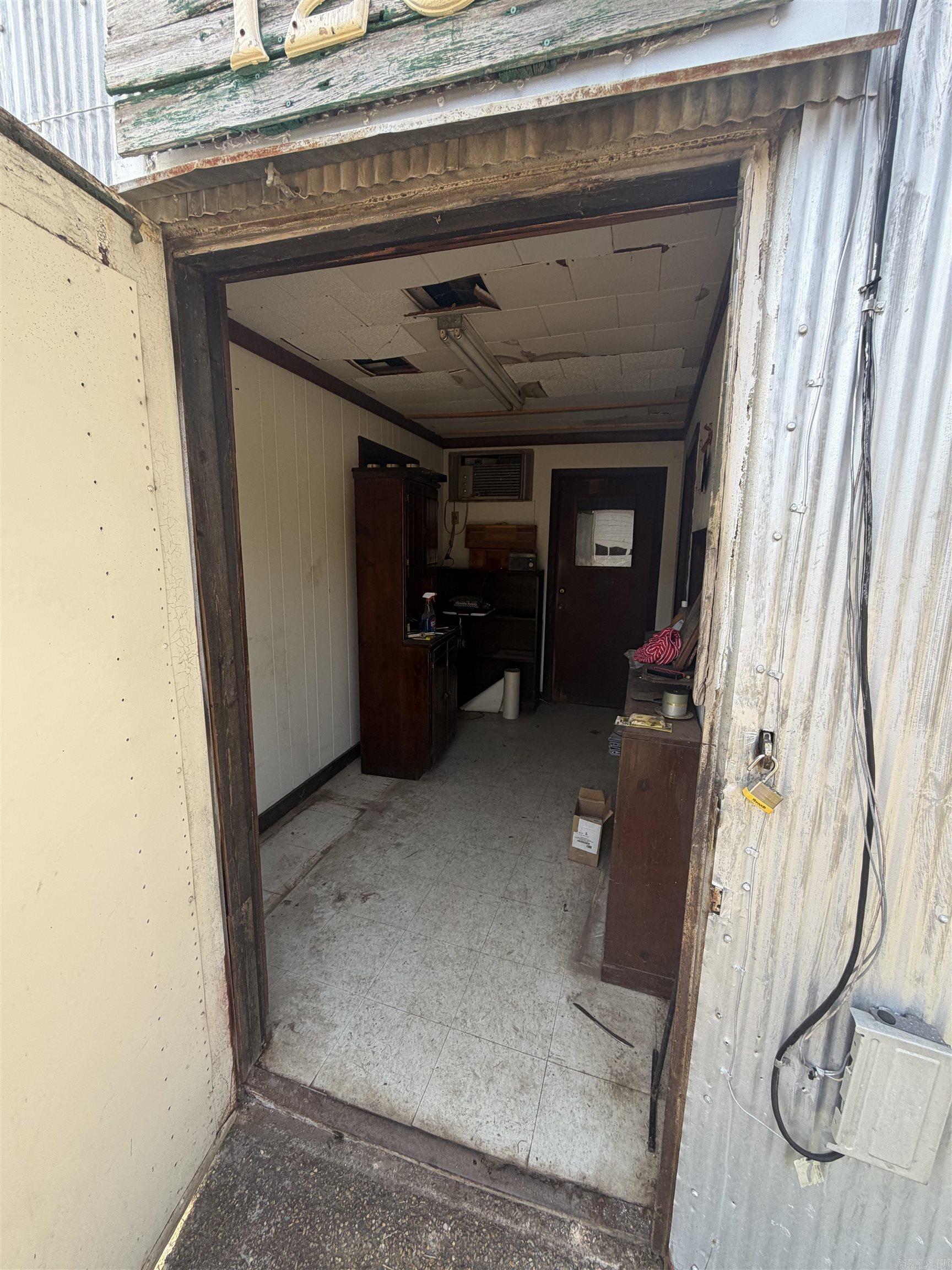 1209 W 3rd St Property Photo 5
