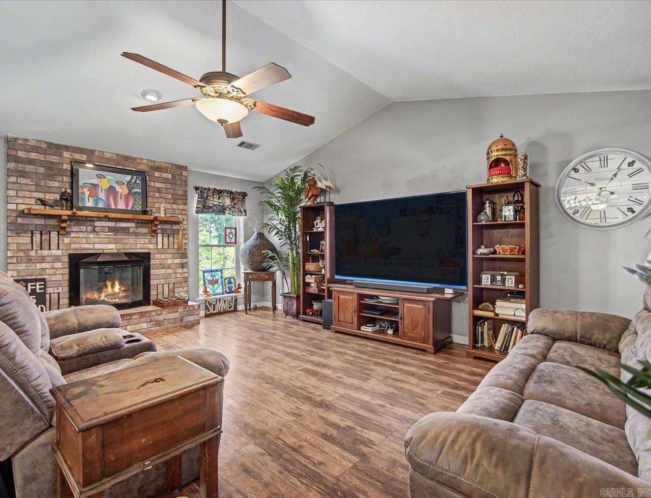 117 Gregory Cove Property Photo 3