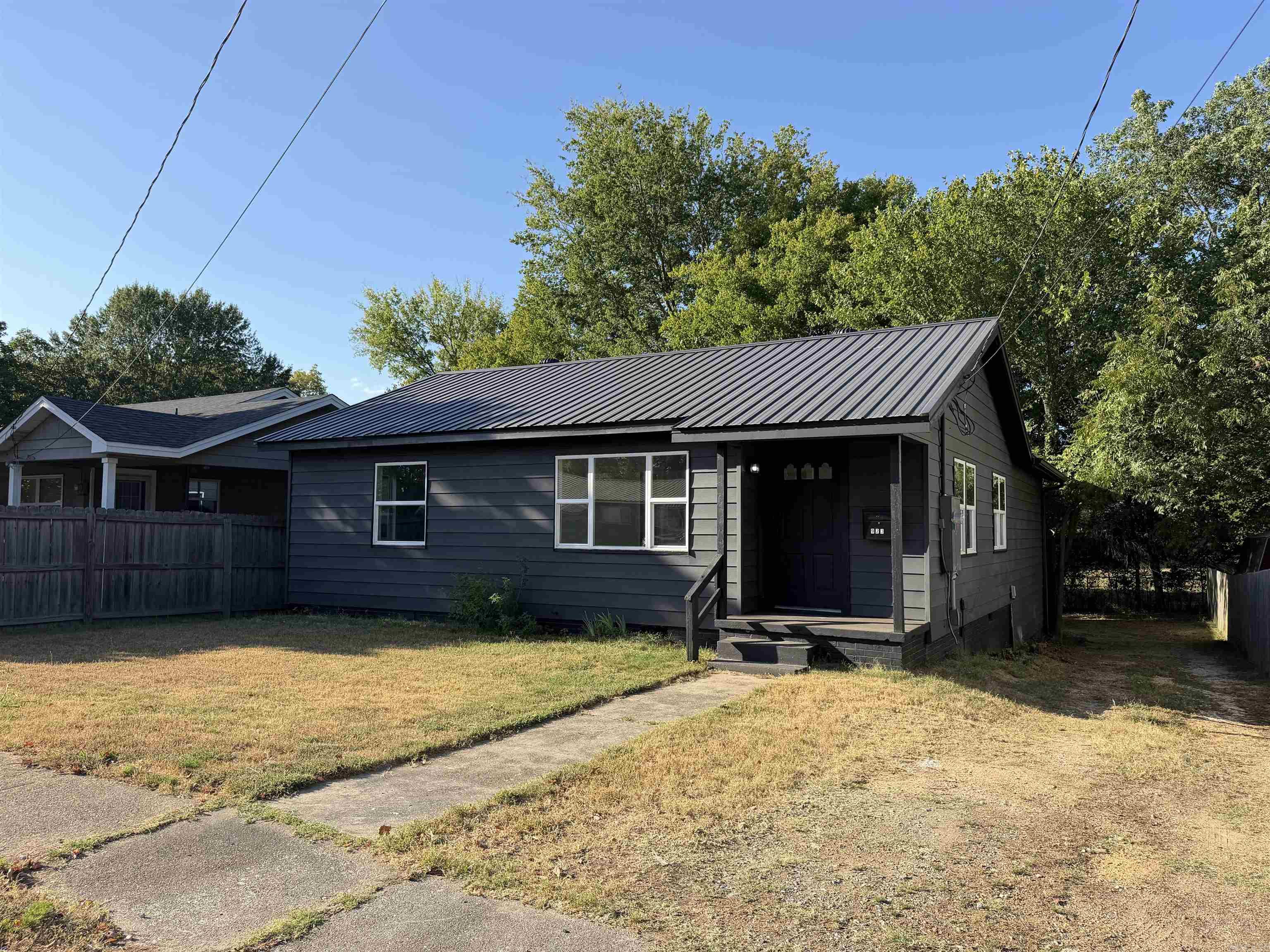 923 W Hazel Street Property Photo 2