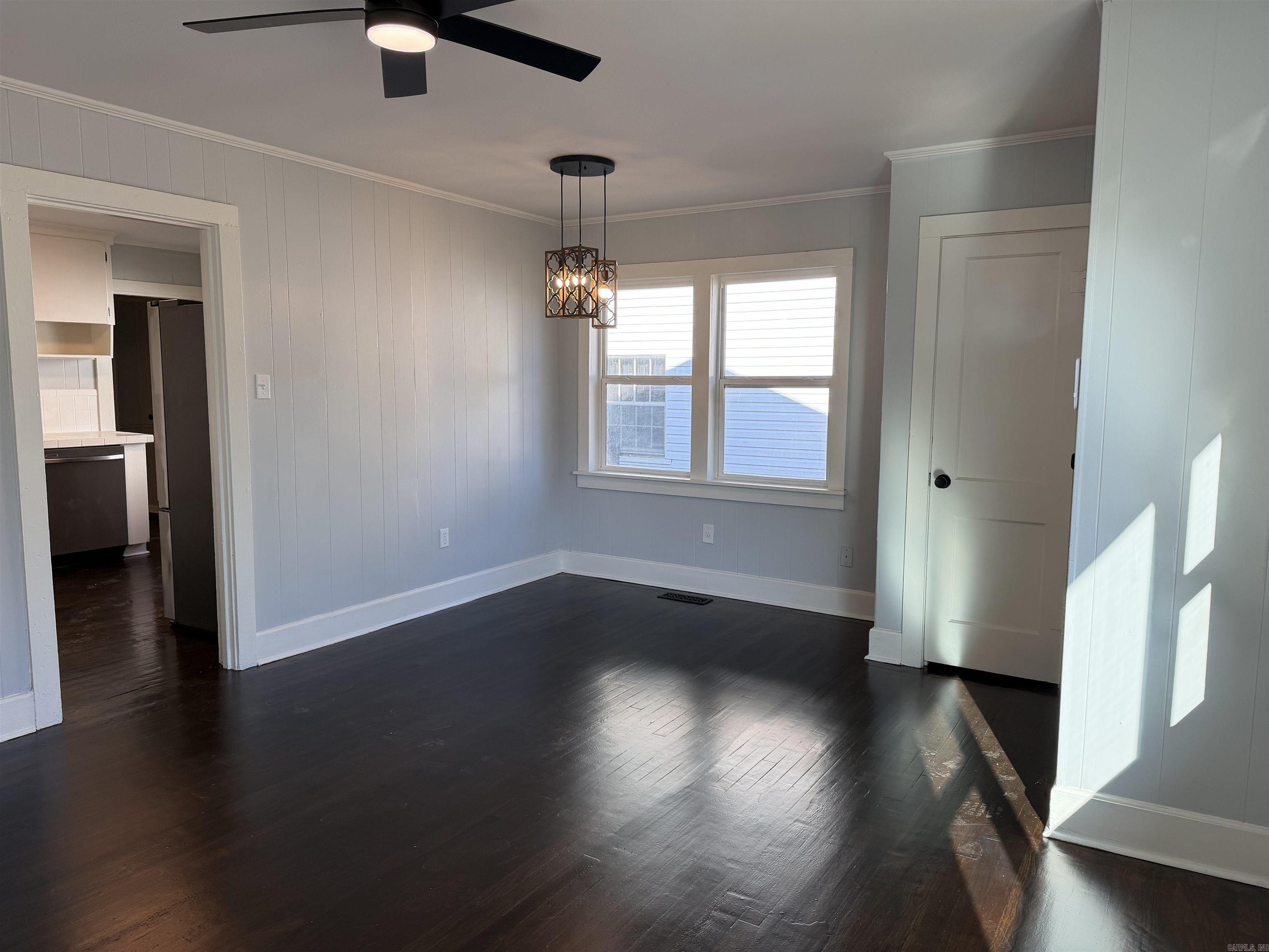 923 W Hazel Street Property Photo 4