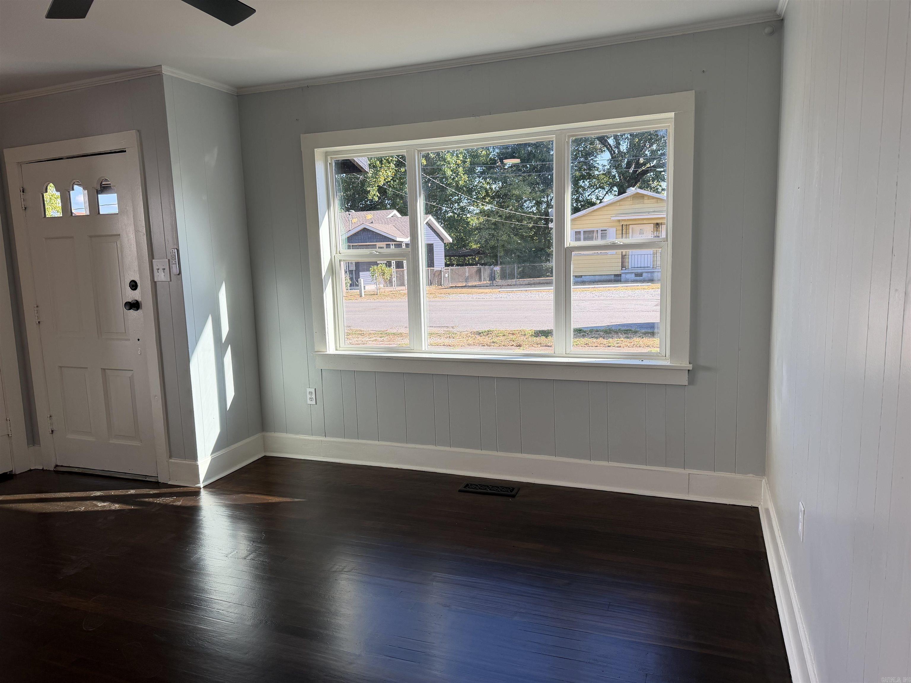 923 W Hazel Street Property Photo 5