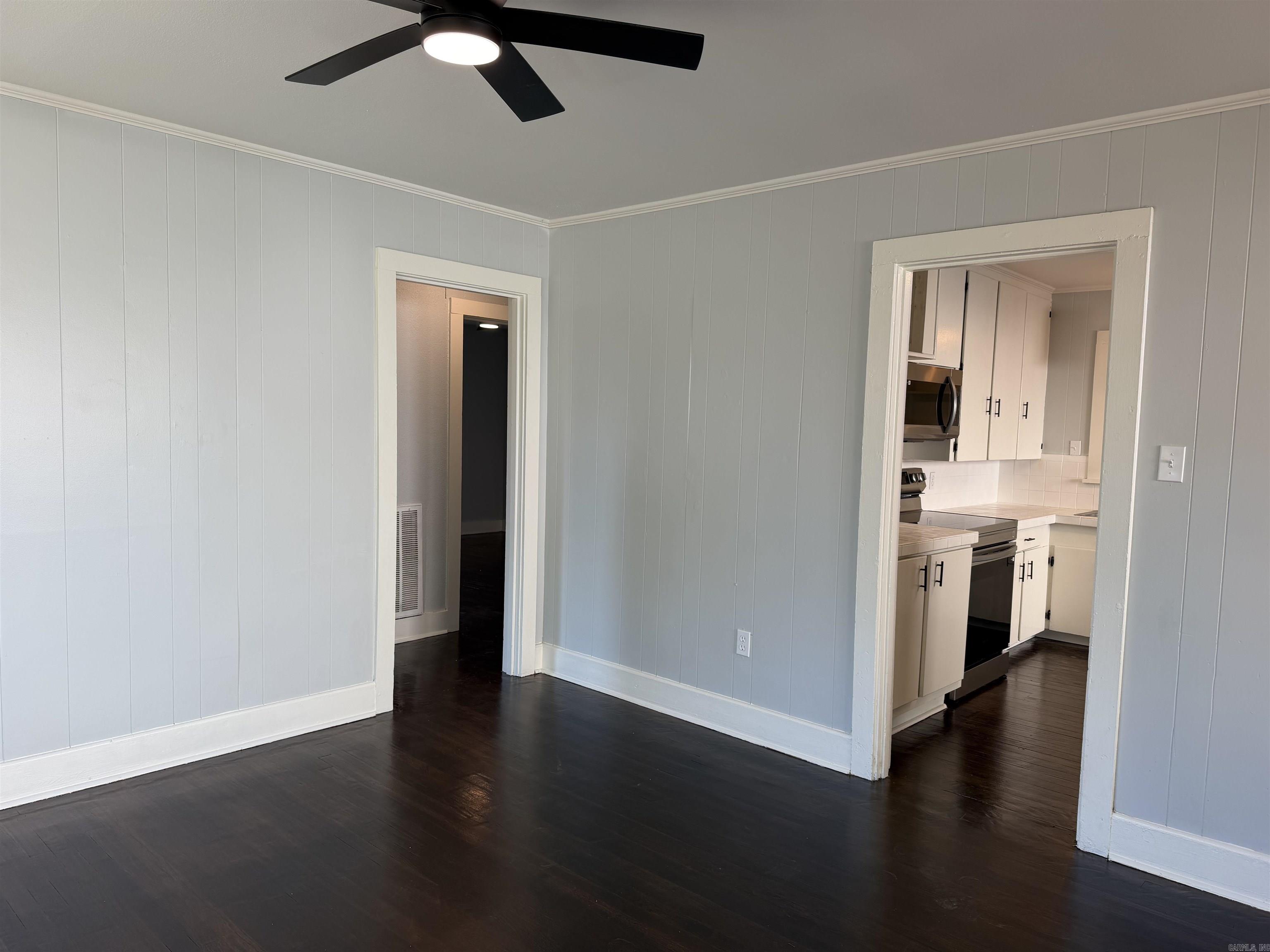 923 W Hazel Street Property Photo 6