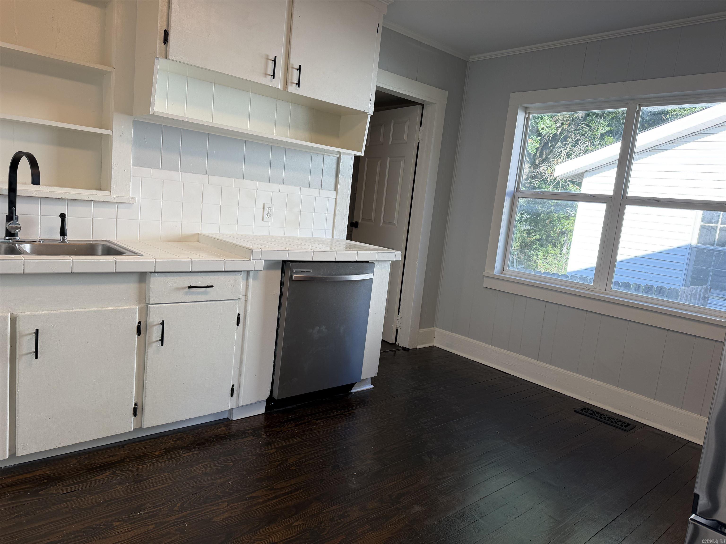 923 W Hazel Street Property Photo 11