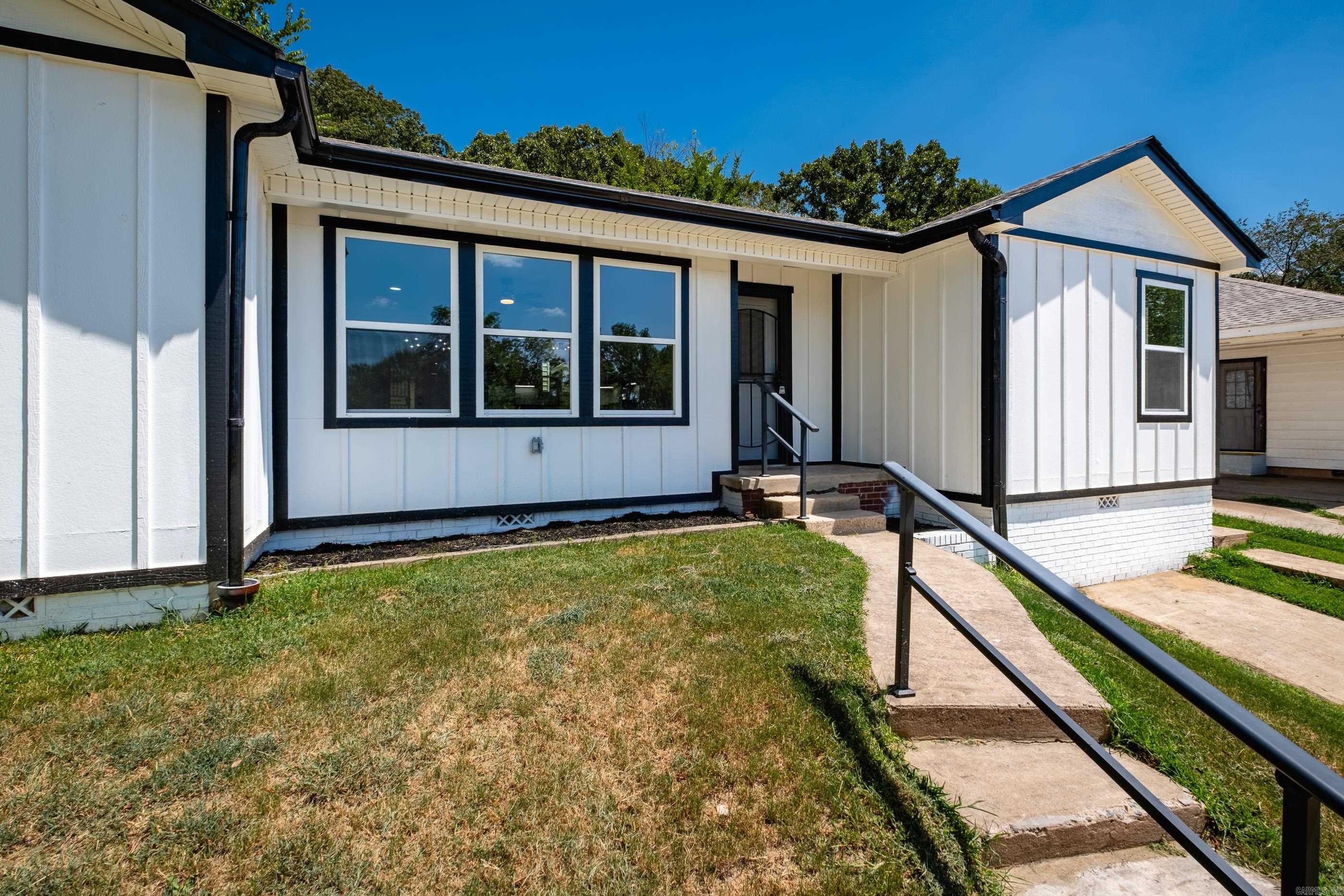4408 Maple Street Property Photo 4