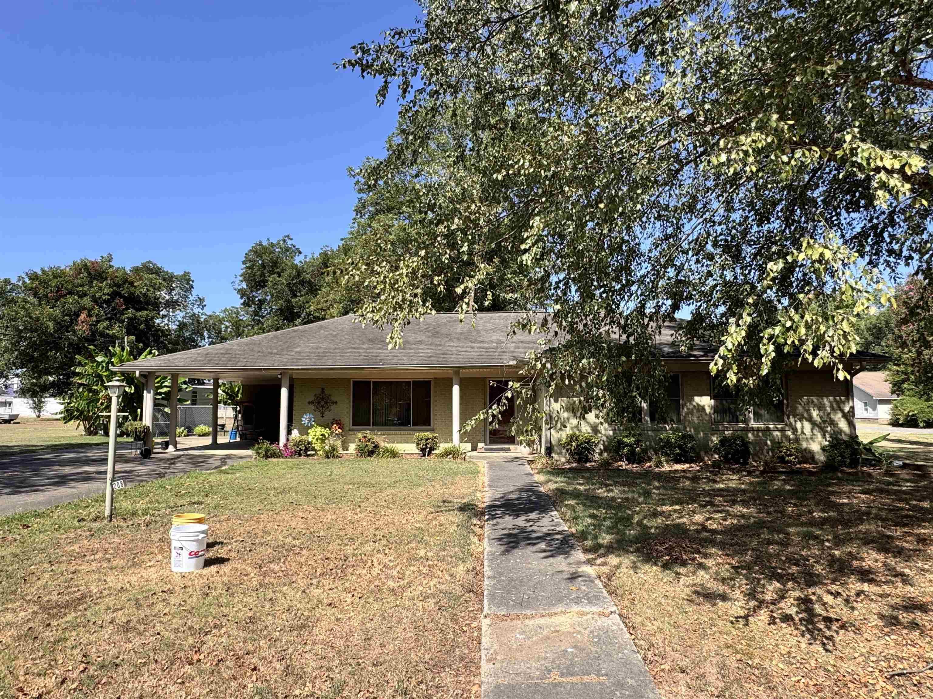 208 N Prairie Street Property Photo 4