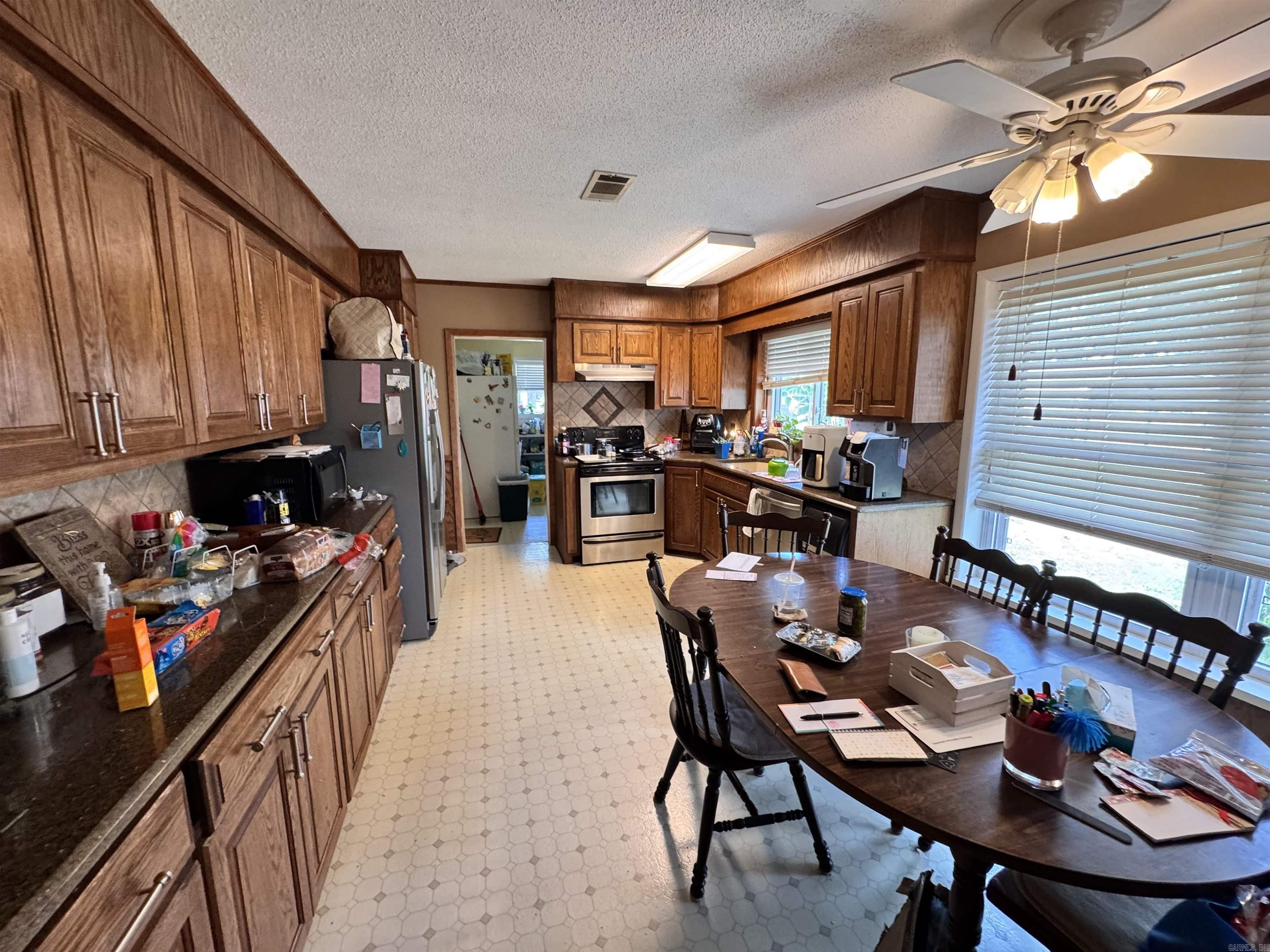 208 N Prairie Street Property Photo 11