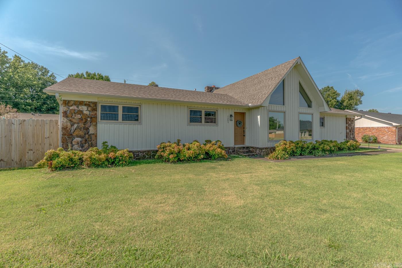 1209 Languille Ave Property Photo 3