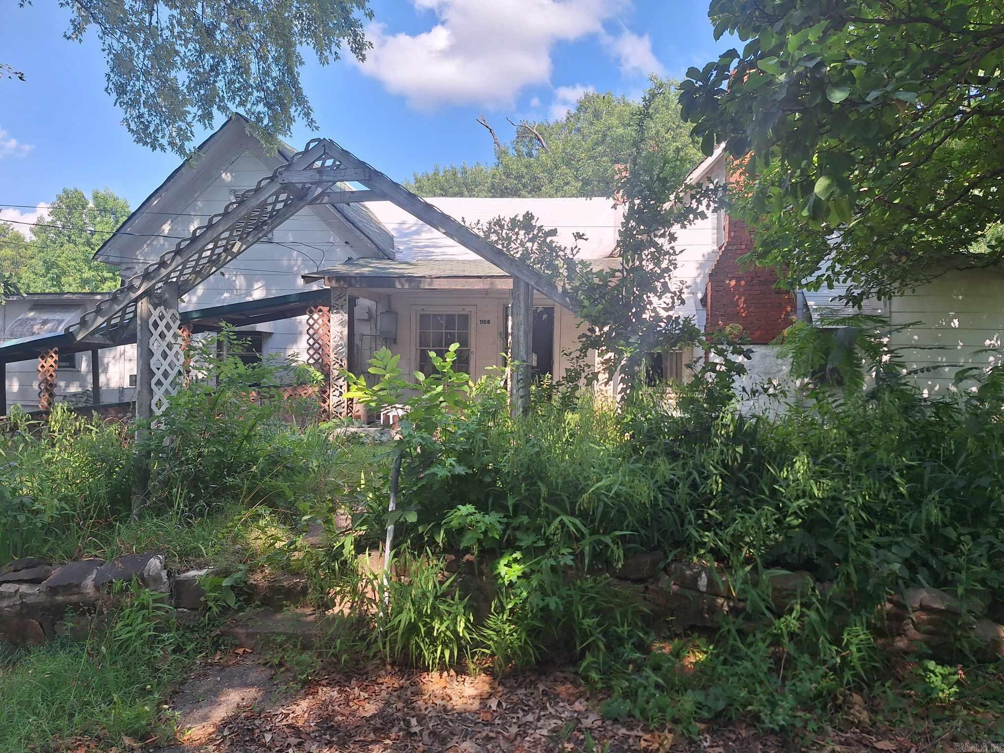 1108 Tyler St. Property Photo 1