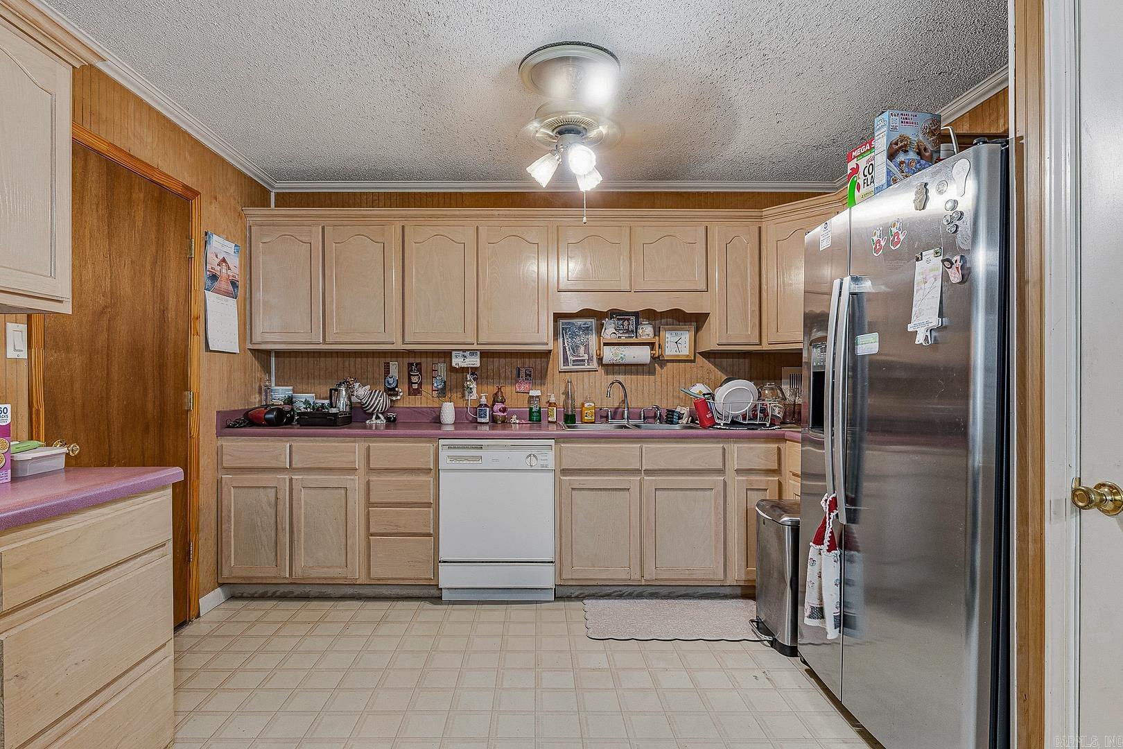 215 W Easy Property Photo 7