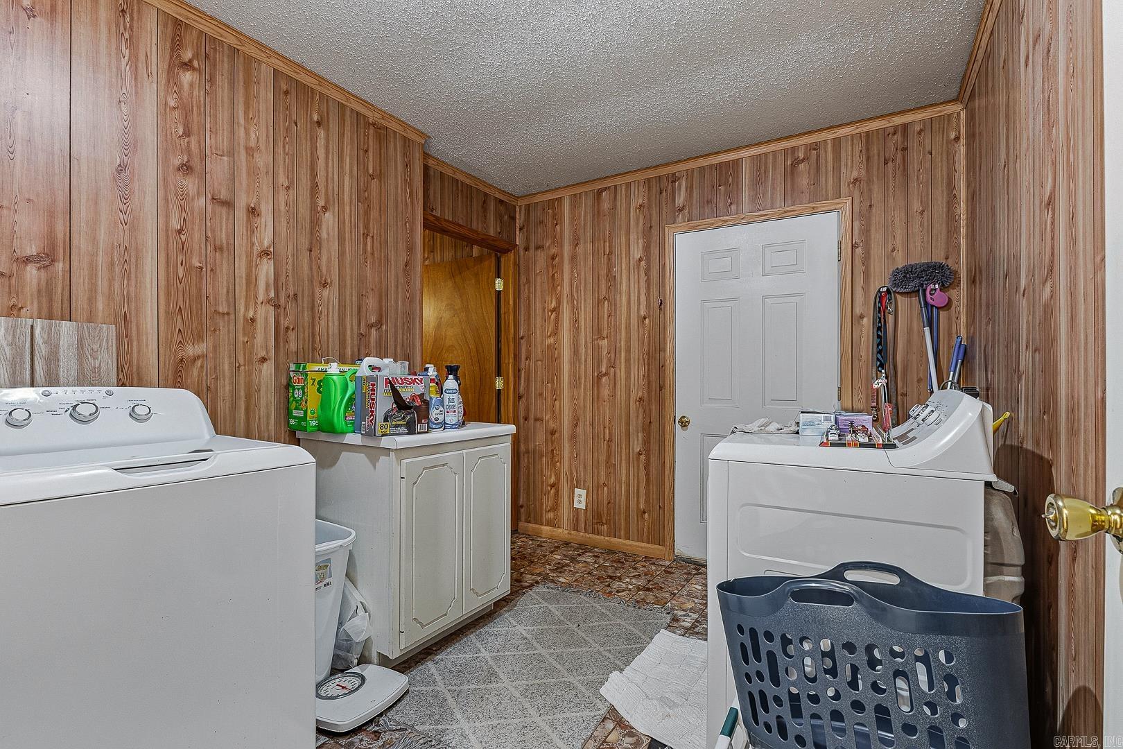 215 W Easy Property Photo 12