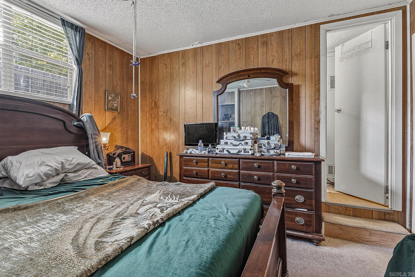 215 W Easy Property Photo 16