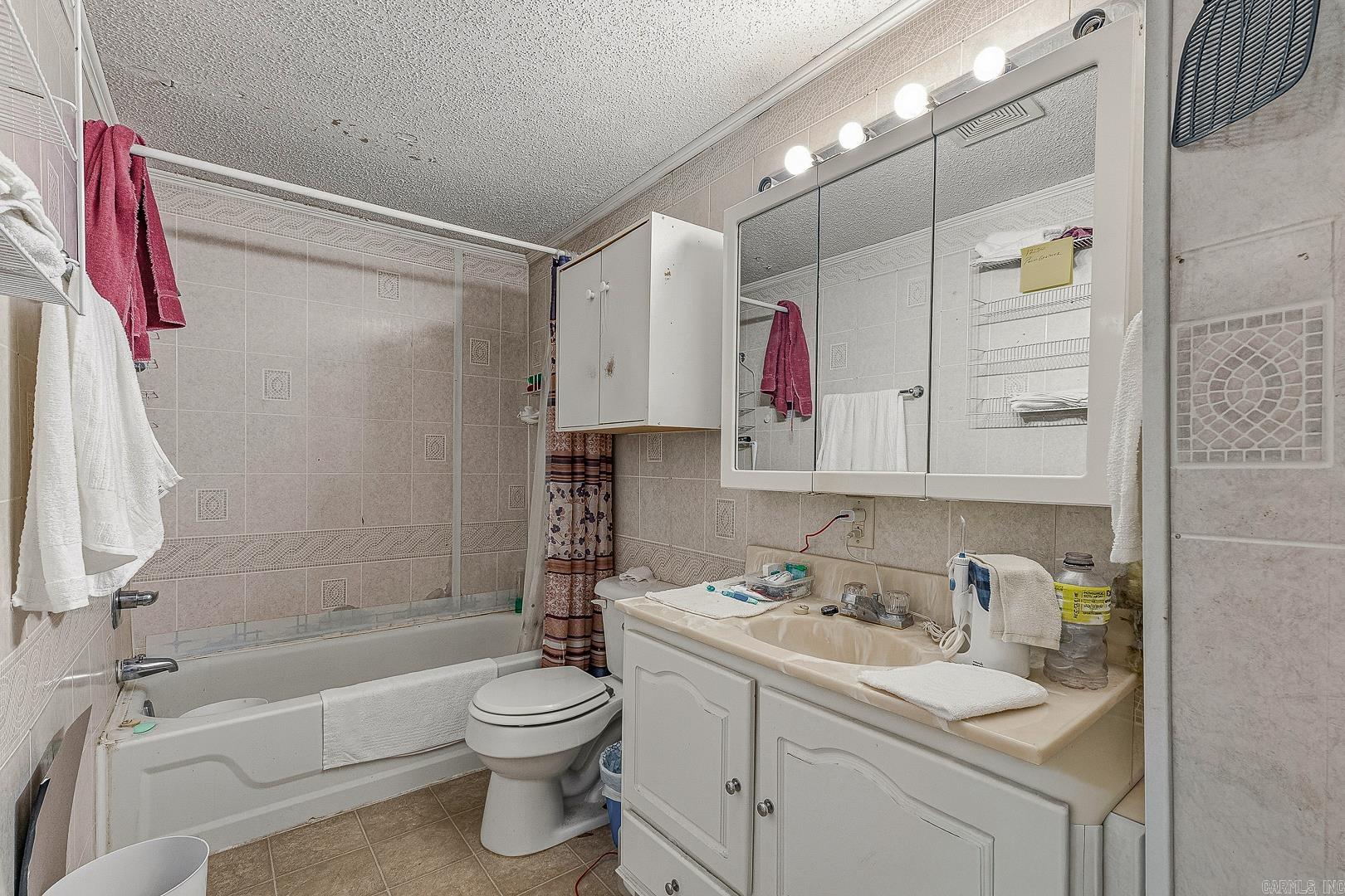215 W Easy Property Photo 18