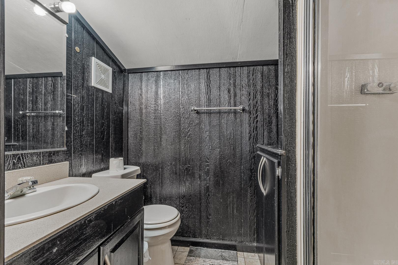 215 W Easy Property Photo 23