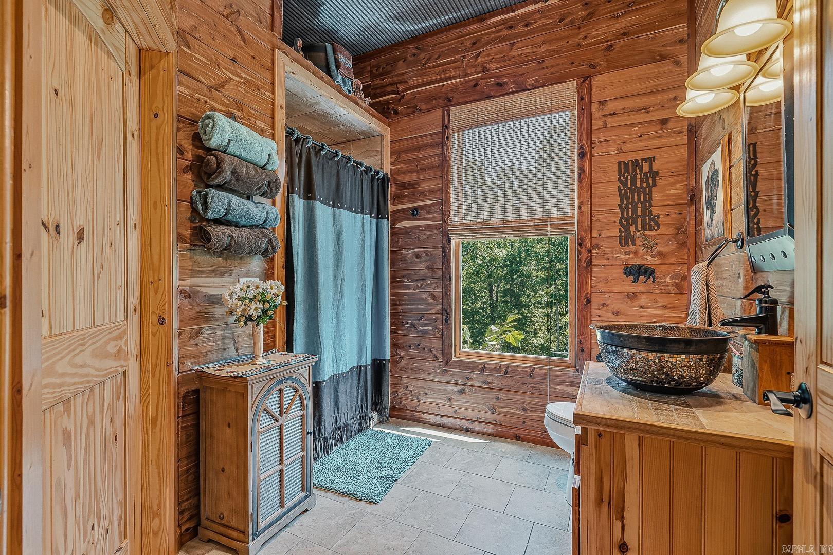 1352 Endless Road Property Photo 6